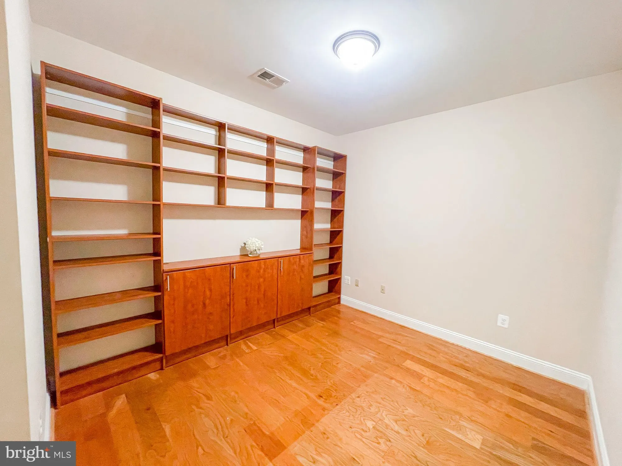 Property Slideshow image 18 of 54 | 8612 wintergreen ct 105, Odenton, MD, 21113