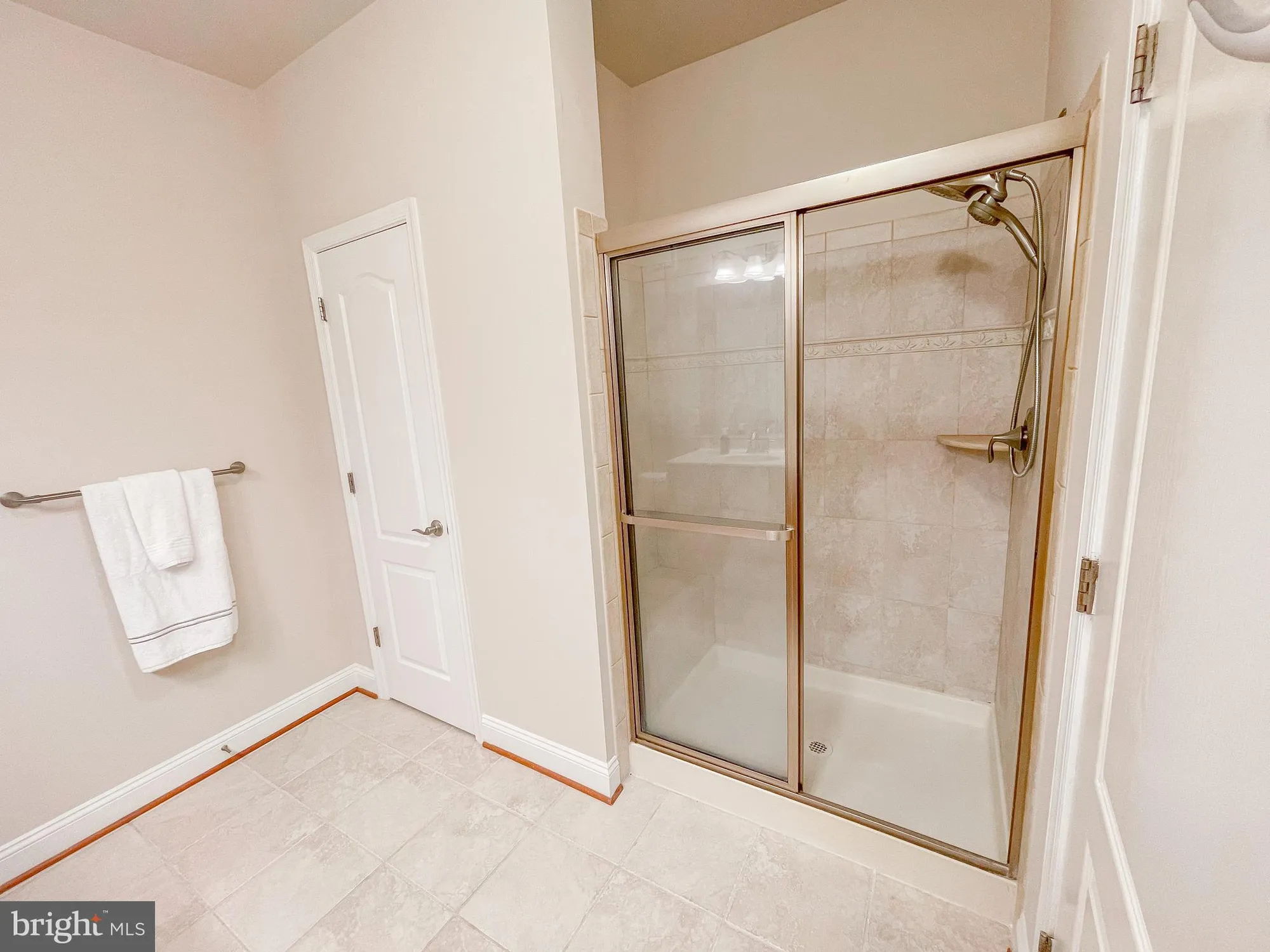 Property Slideshow image 16 of 54 | 8612 wintergreen ct 105, Odenton, MD, 21113