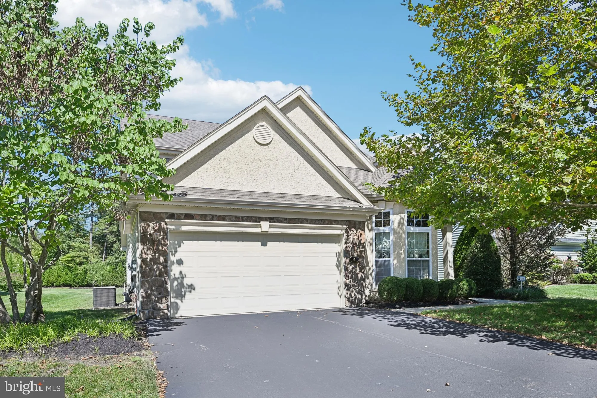 Property Slideshow image 3 of 57 | 4 woodcrest ct, Berlin, NJ, 08009