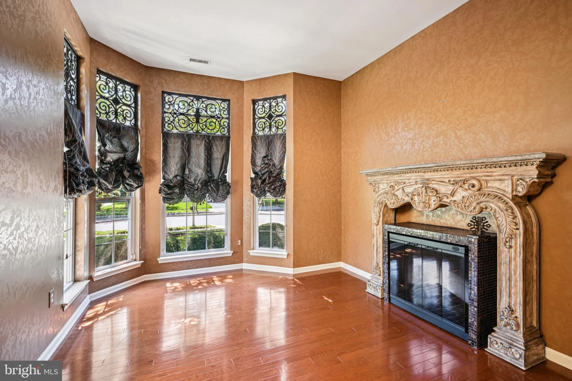 Property Slideshow image 8 of 57 | 4 woodcrest ct, Berlin, NJ, 08009