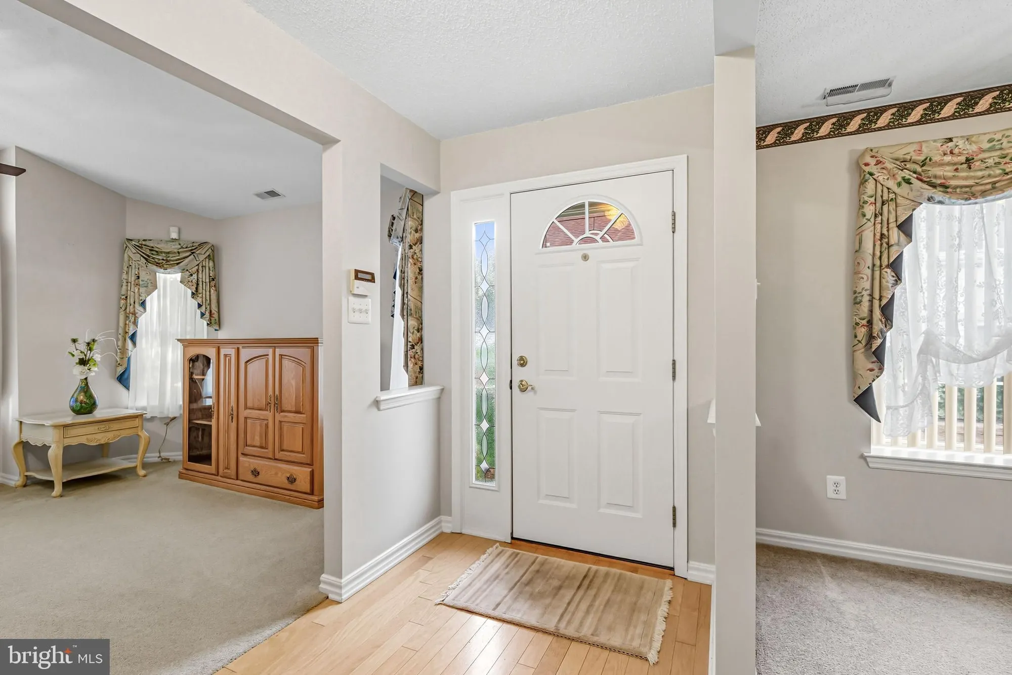 Property Slideshow image 4 of 25 | 624 riviera dr, Williamstown, NJ, 08094