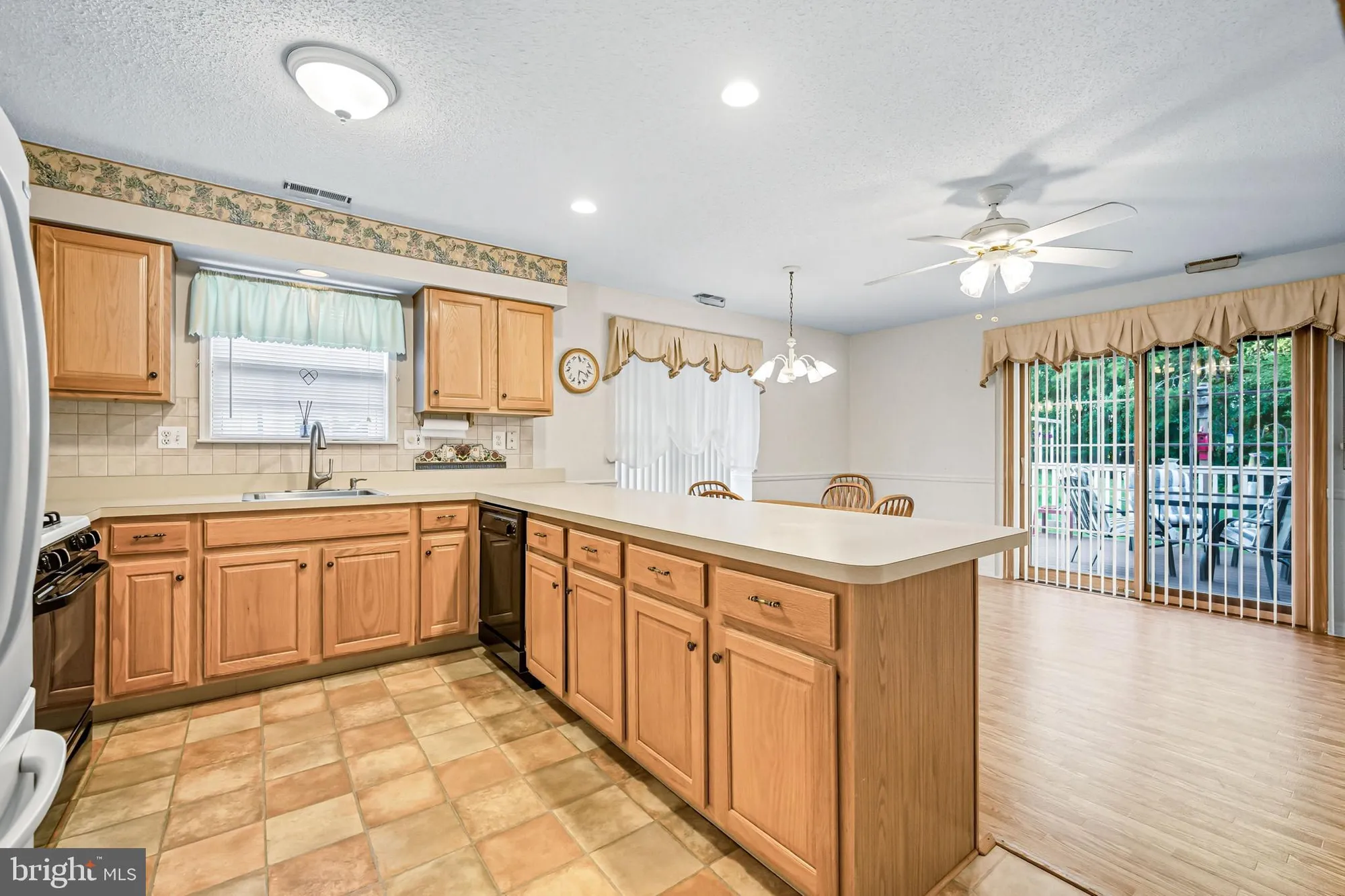 Property Slideshow image 10 of 25 | 624 riviera dr, Williamstown, NJ, 08094
