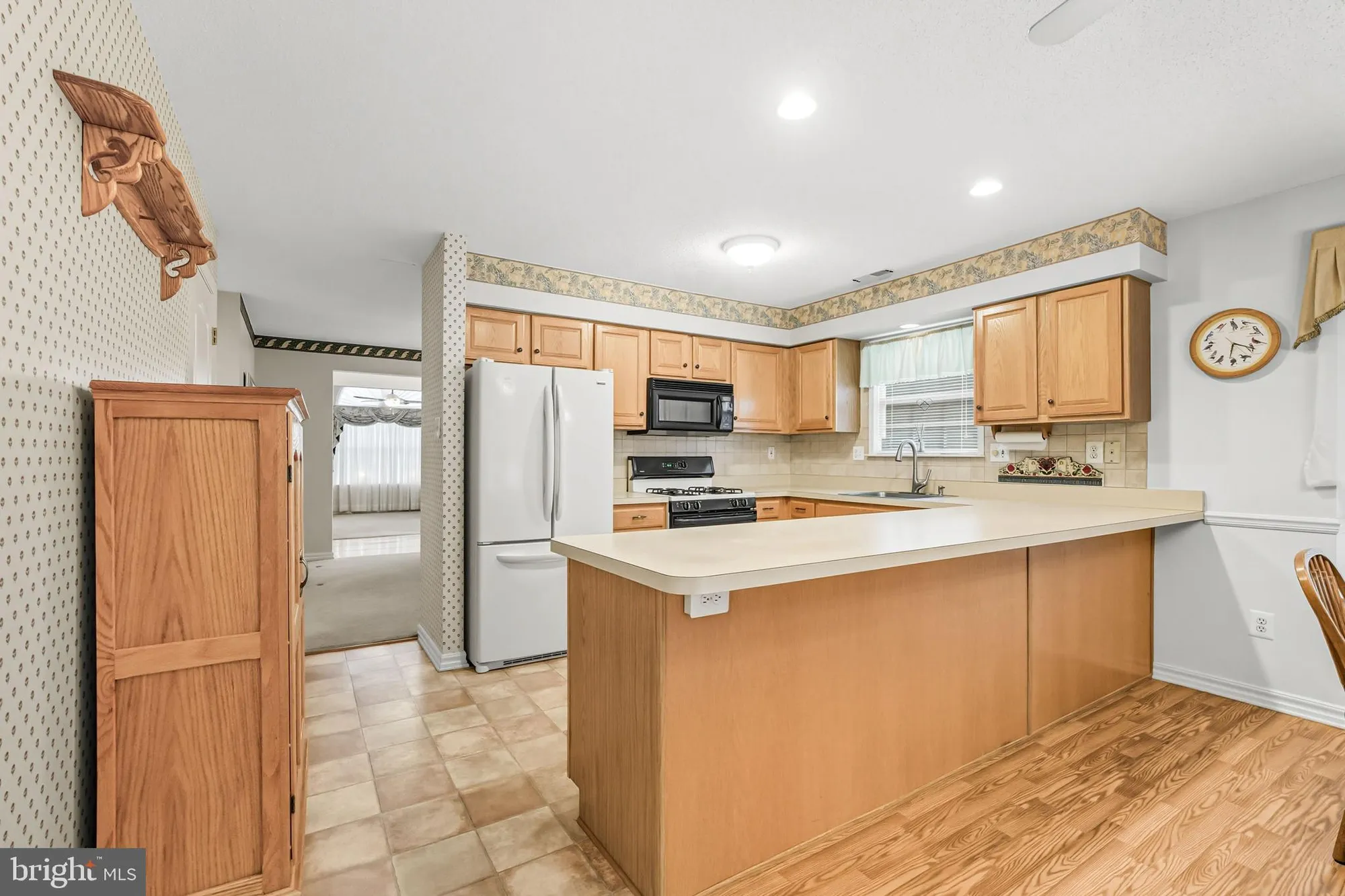 Property Slideshow image 12 of 25 | 624 riviera dr, Williamstown, NJ, 08094