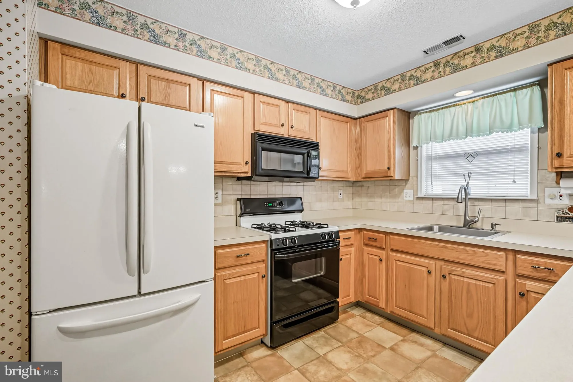 Property Slideshow image 13 of 25 | 624 riviera dr, Williamstown, NJ, 08094