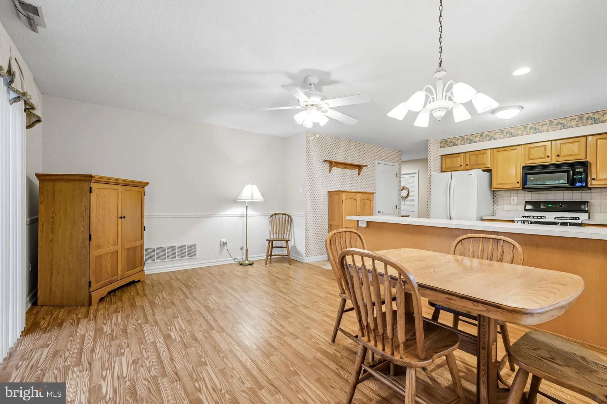 Property Slideshow image 15 of 25 | 624 riviera dr, Williamstown, NJ, 08094