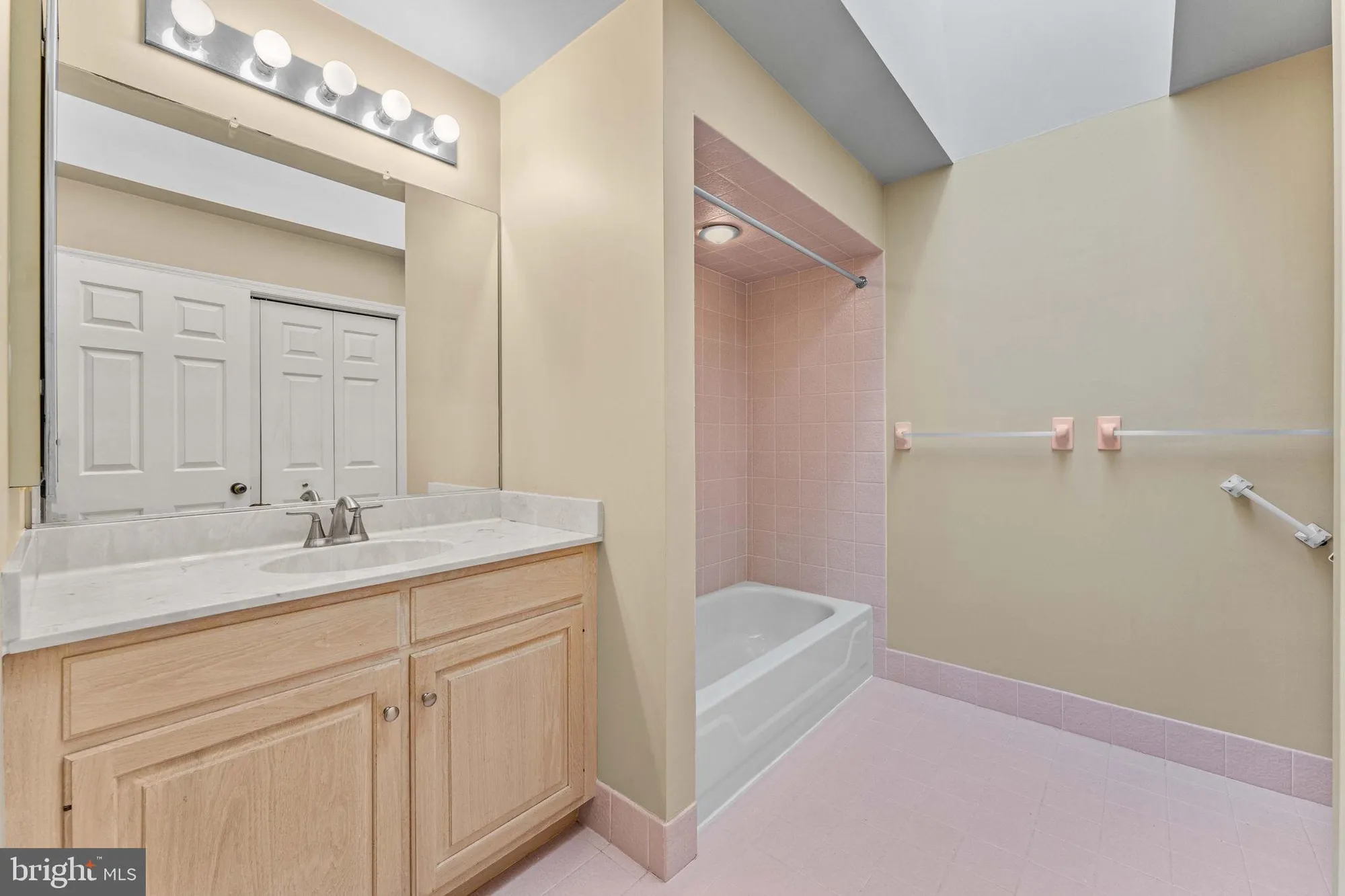 Property Slideshow image 27 of 42 | 975 kennett way, West Chester, PA, 19380