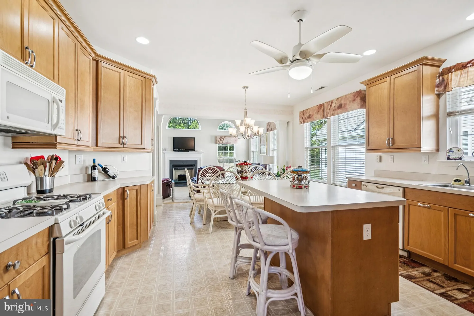 Property Slideshow image 12 of 33 | 7 honeysuckle dr, Manahawkin, NJ, 08050