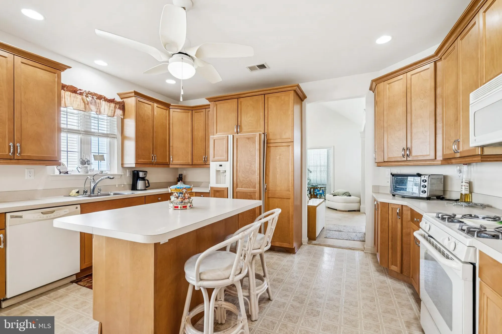 Property Slideshow image 13 of 33 | 7 honeysuckle dr, Manahawkin, NJ, 08050