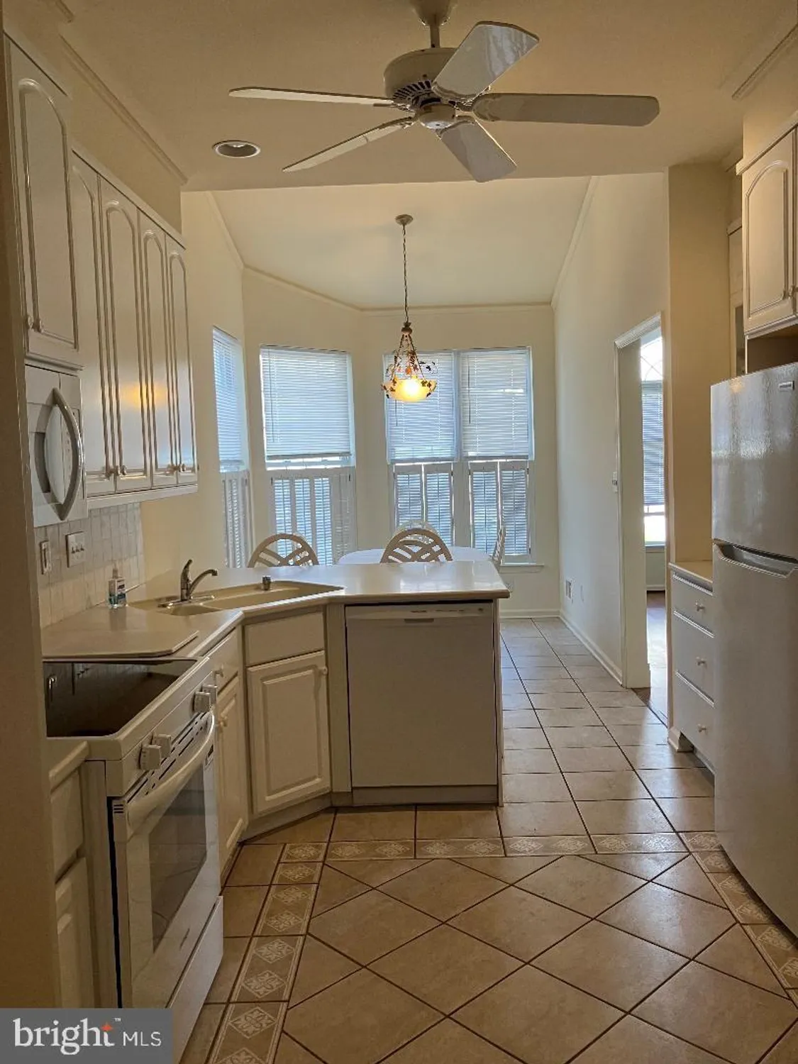 Property Slideshow image 6 of 40 | 213 sugarberry ln, Langhorne, PA, 19047