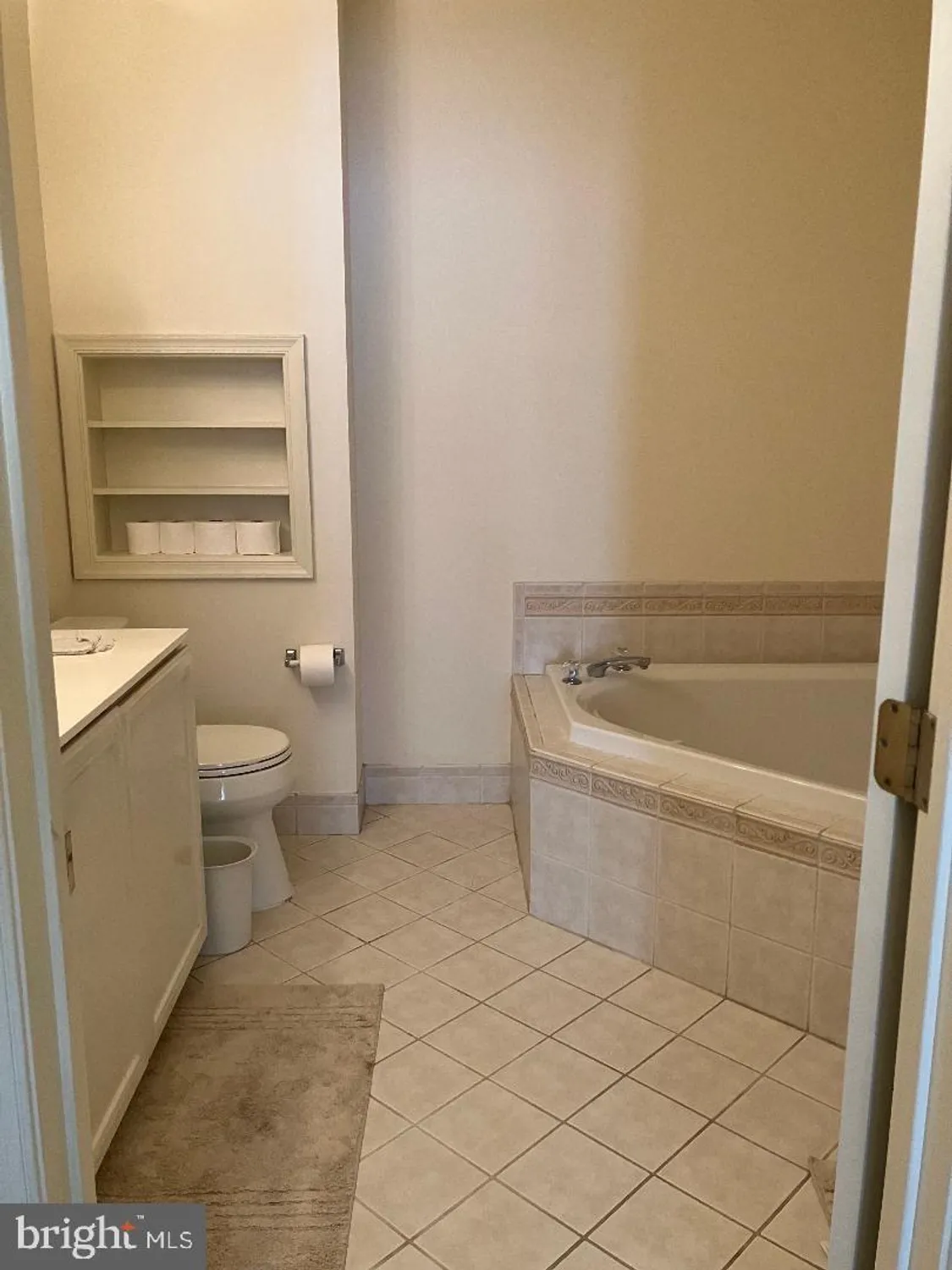 Property Slideshow image 14 of 40 | 213 sugarberry ln, Langhorne, PA, 19047