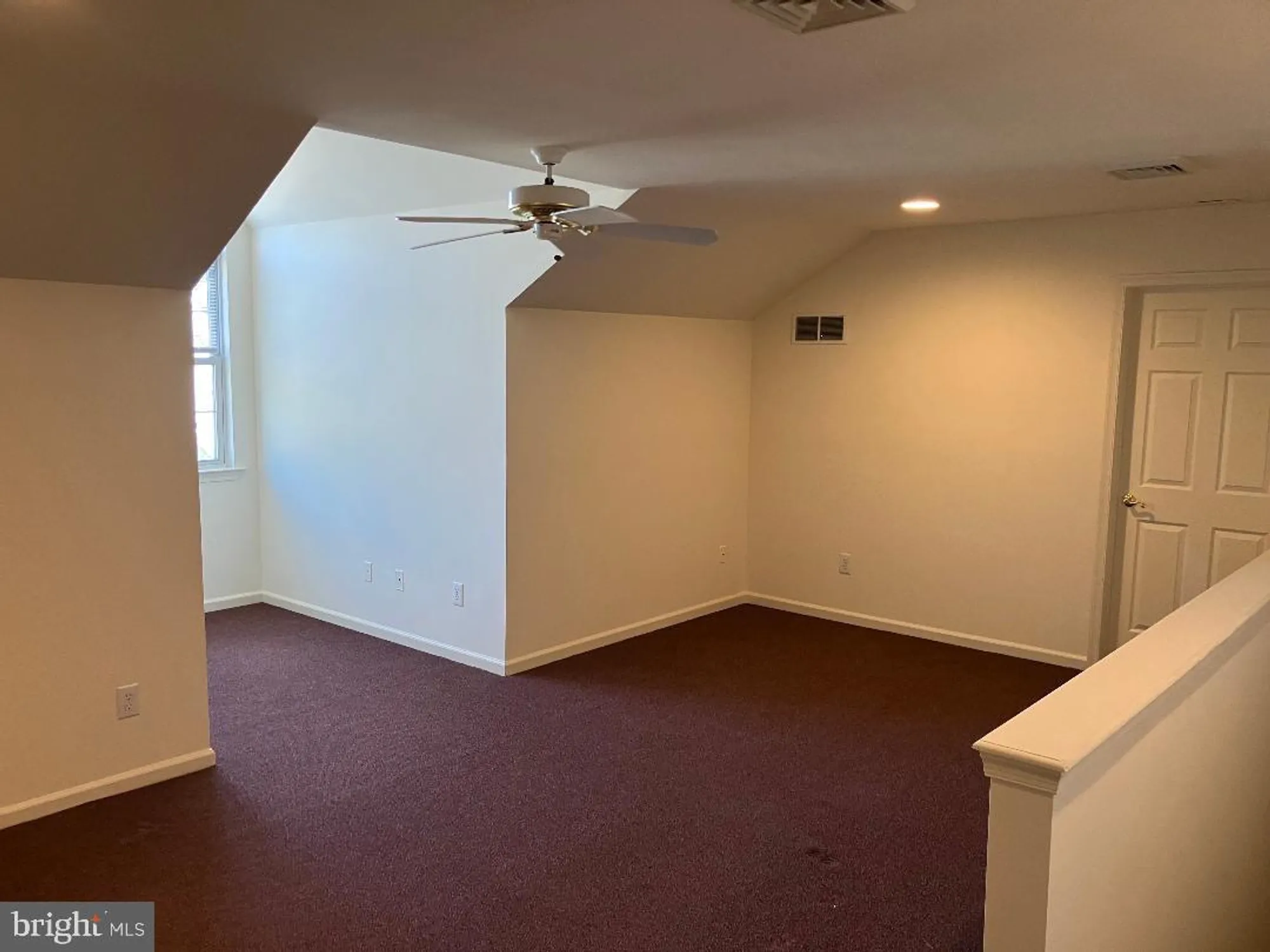 Property Slideshow image 19 of 40 | 213 sugarberry ln, Langhorne, PA, 19047