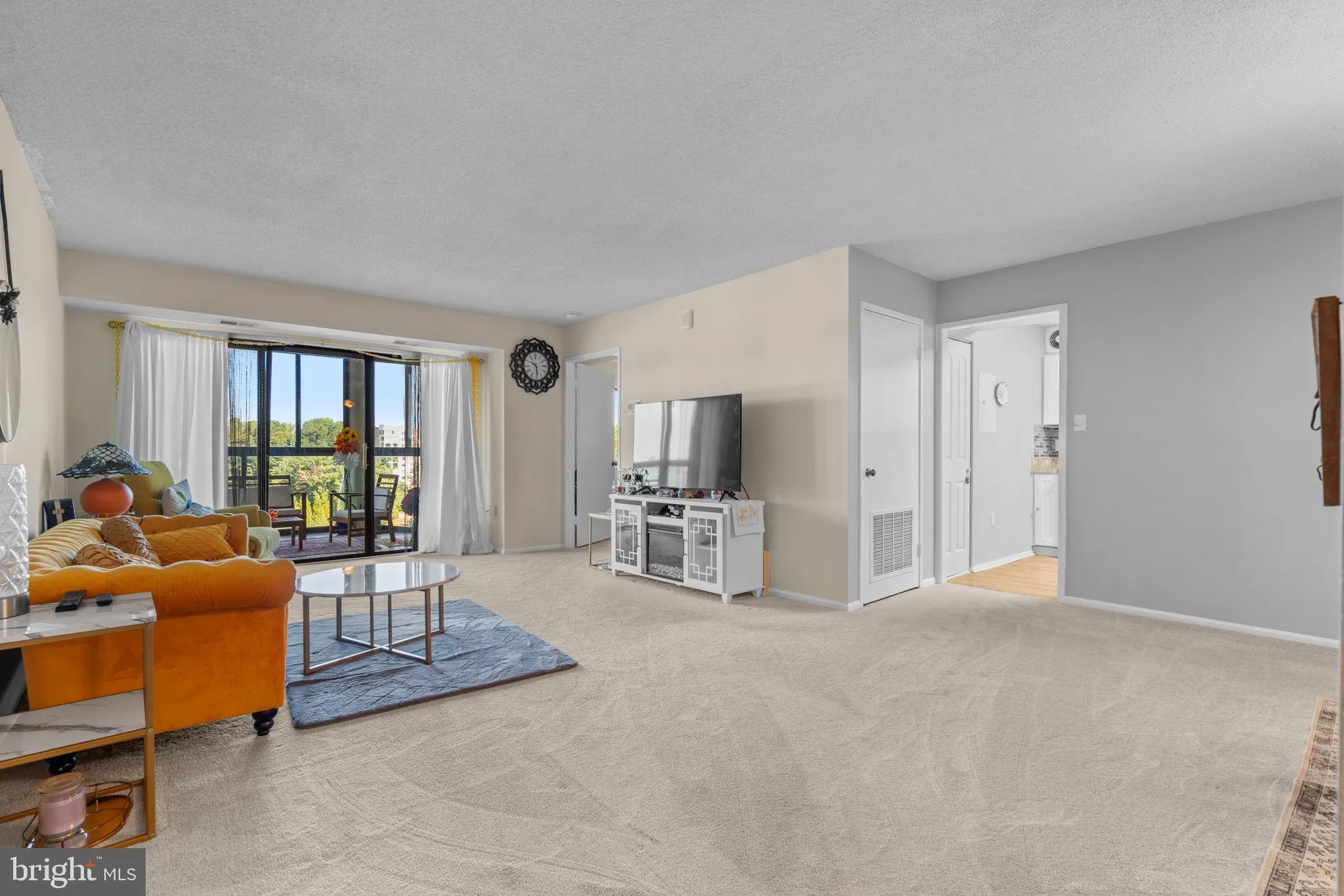 Property Slideshow image 5 of 36 | 15101 interlachen dr 1-1022, Silver Spring, MD, 20906