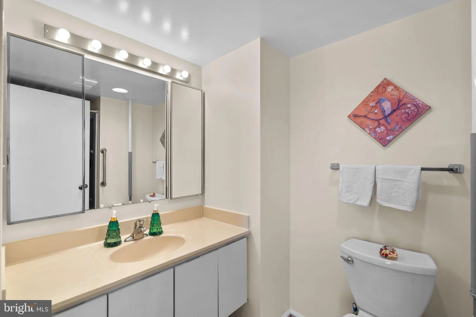 Property Slideshow image 27 of 36 | 15101 interlachen dr 1-1022, Silver Spring, MD, 20906