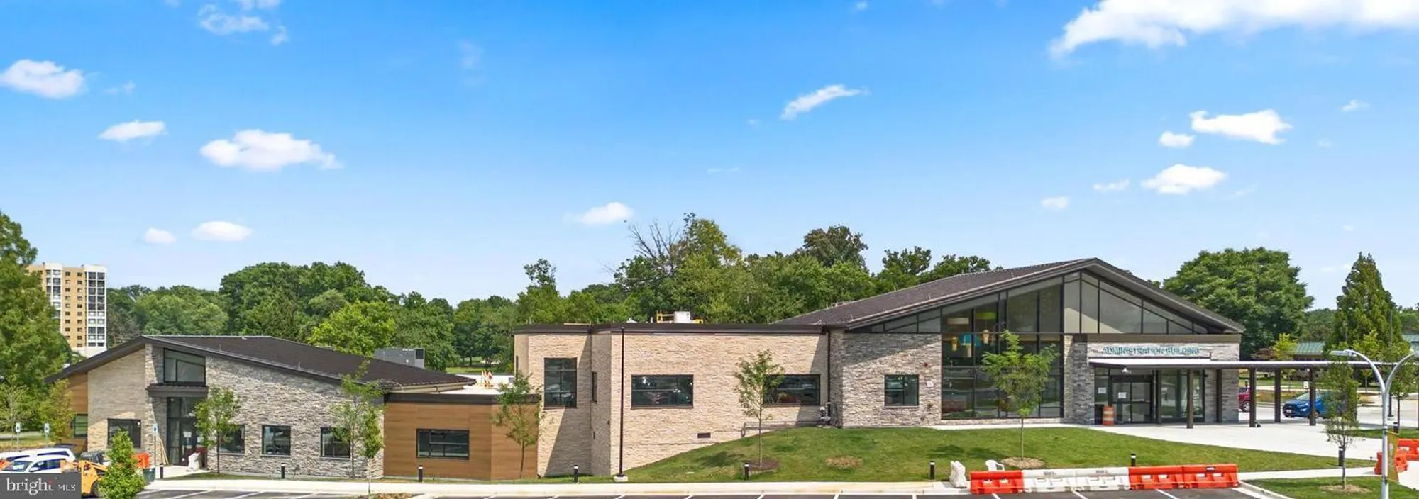 Property Slideshow image 31 of 36 | 15101 interlachen dr 1-1022, Silver Spring, MD, 20906