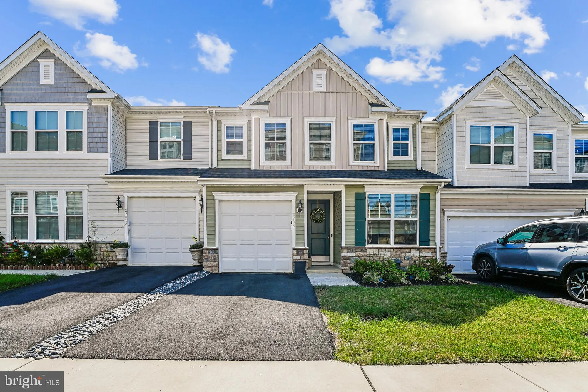 Property Slideshow image 2 of 41 | 3703 havertill ln, Woodbridge, VA, 22193