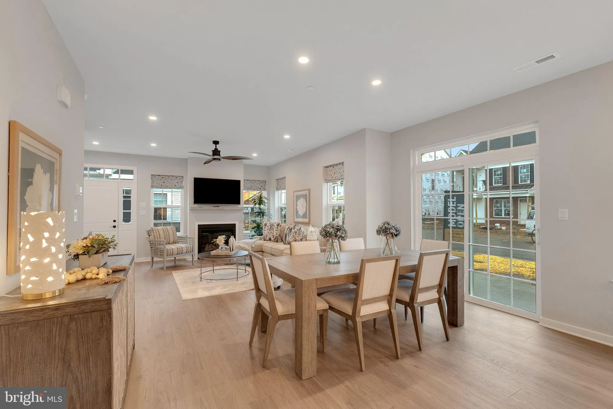 Property Slideshow image 5 of 9 | 55 cedar cir, Levittown, PA, 19055