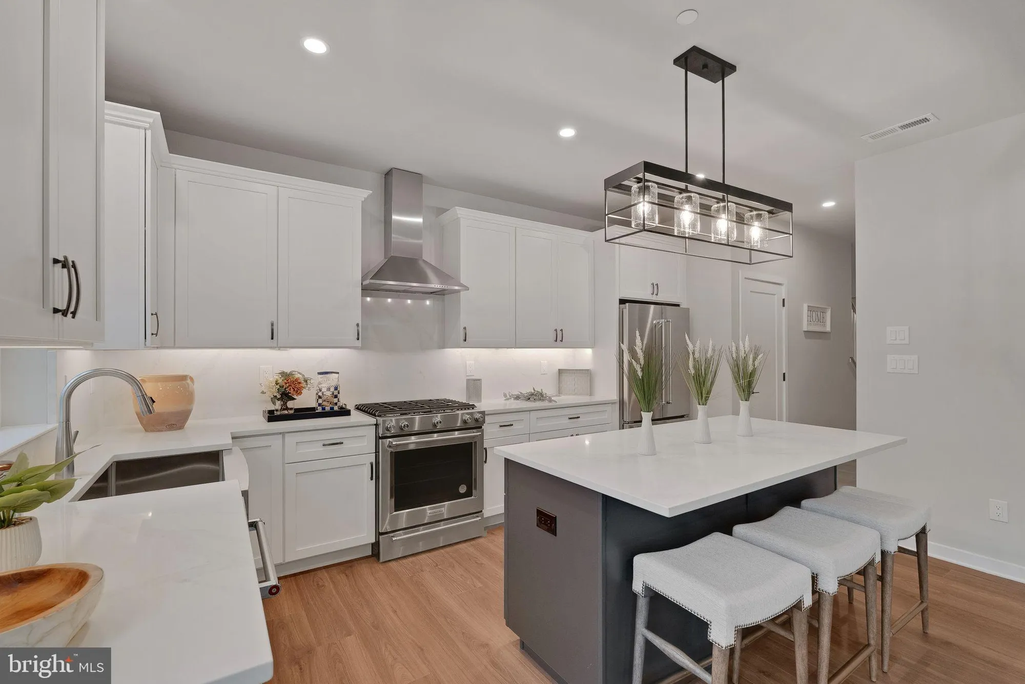 Property Slideshow image 6 of 9 | 55 cedar cir, Levittown, PA, 19055