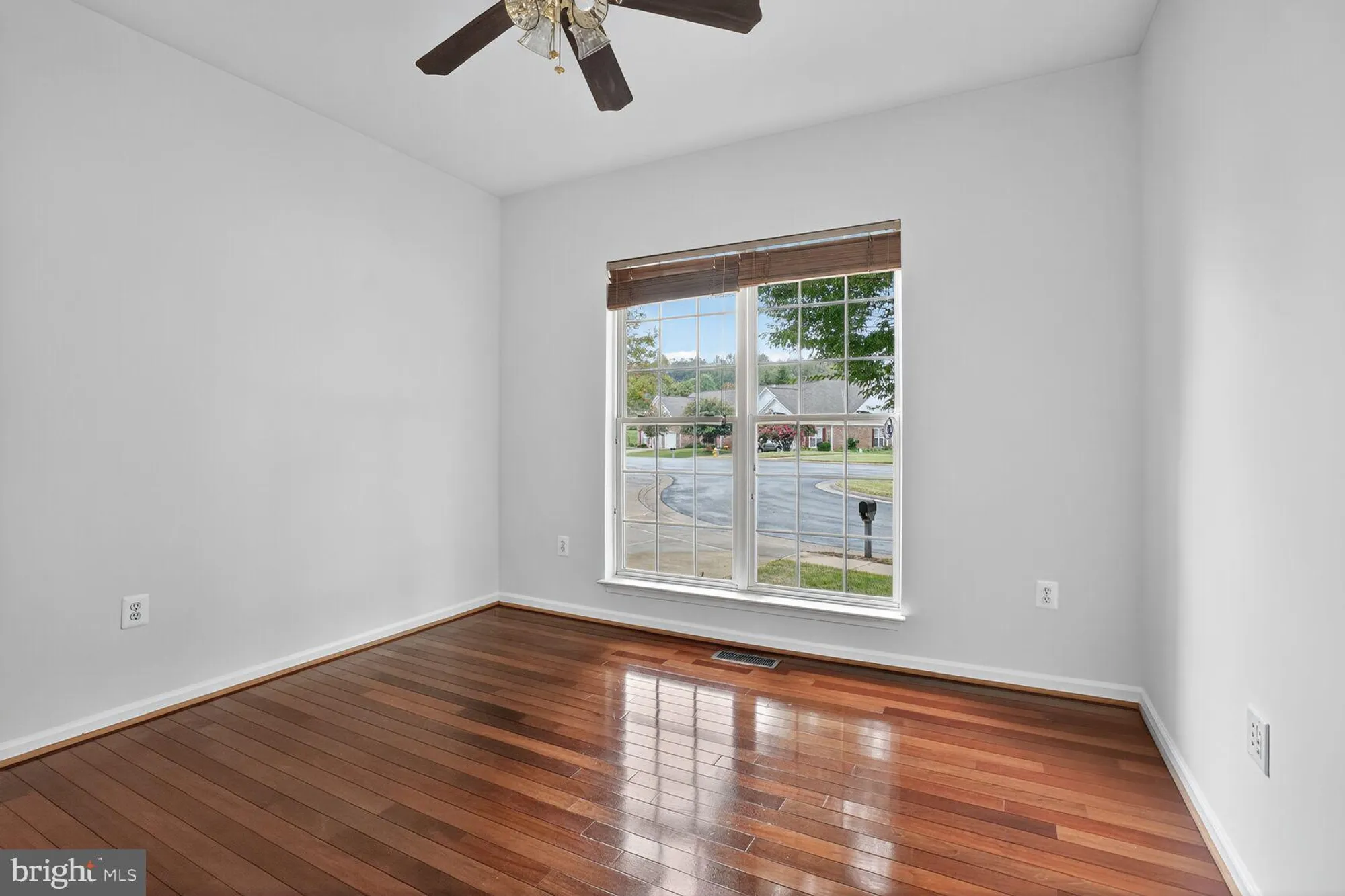 Property Slideshow image 15 of 37 | 1994 penfold ct, Woodbridge, VA, 22192