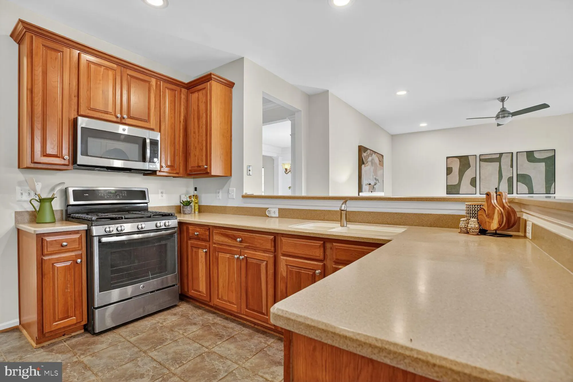 Property Slideshow image 8 of 37 | 1994 penfold ct, Woodbridge, VA, 22192