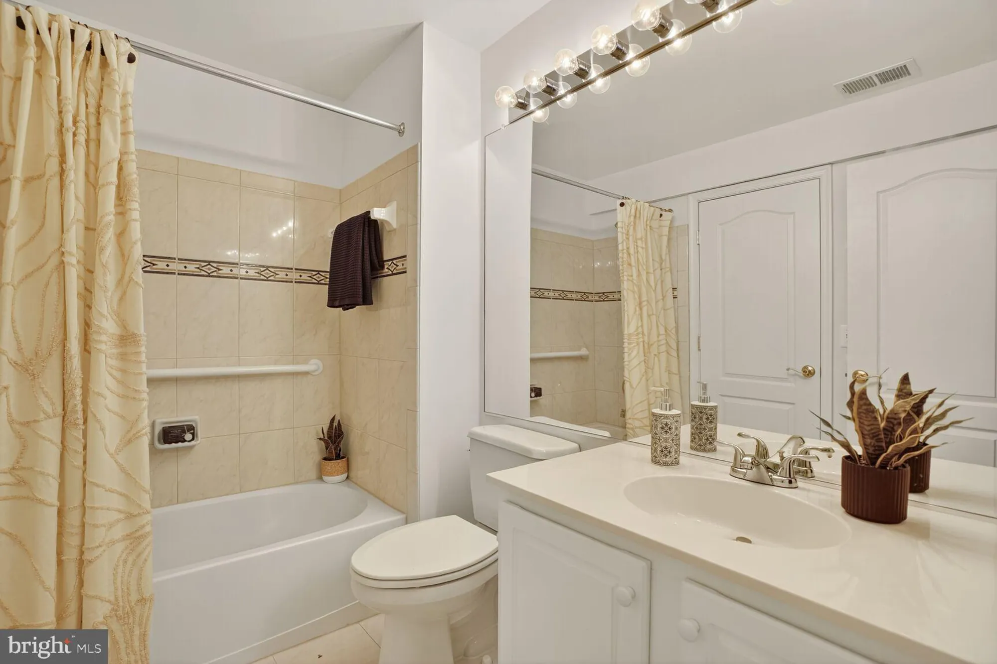 Property Slideshow image 29 of 37 | 1994 penfold ct, Woodbridge, VA, 22192