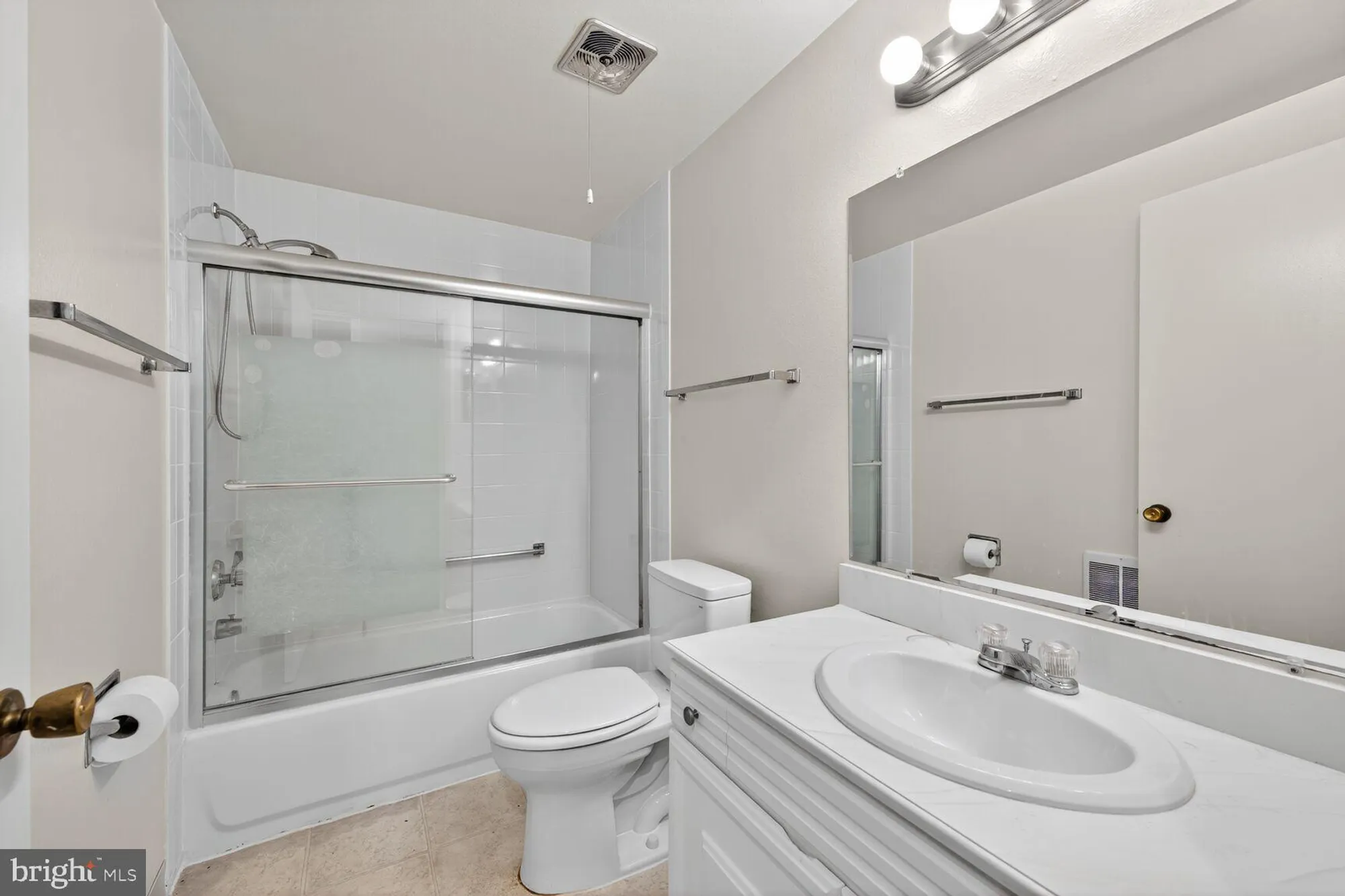 Property Slideshow image 14 of 27 | 3431 s leisure world blvd 88-3c, Silver Spring, MD, 20906