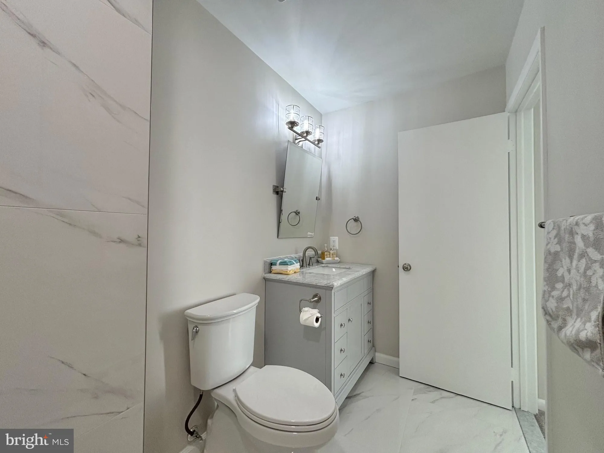 Property Slideshow image 4 of 25 | 3504 fitzhugh ln # 49-c, Silver Spring, MD, 20906