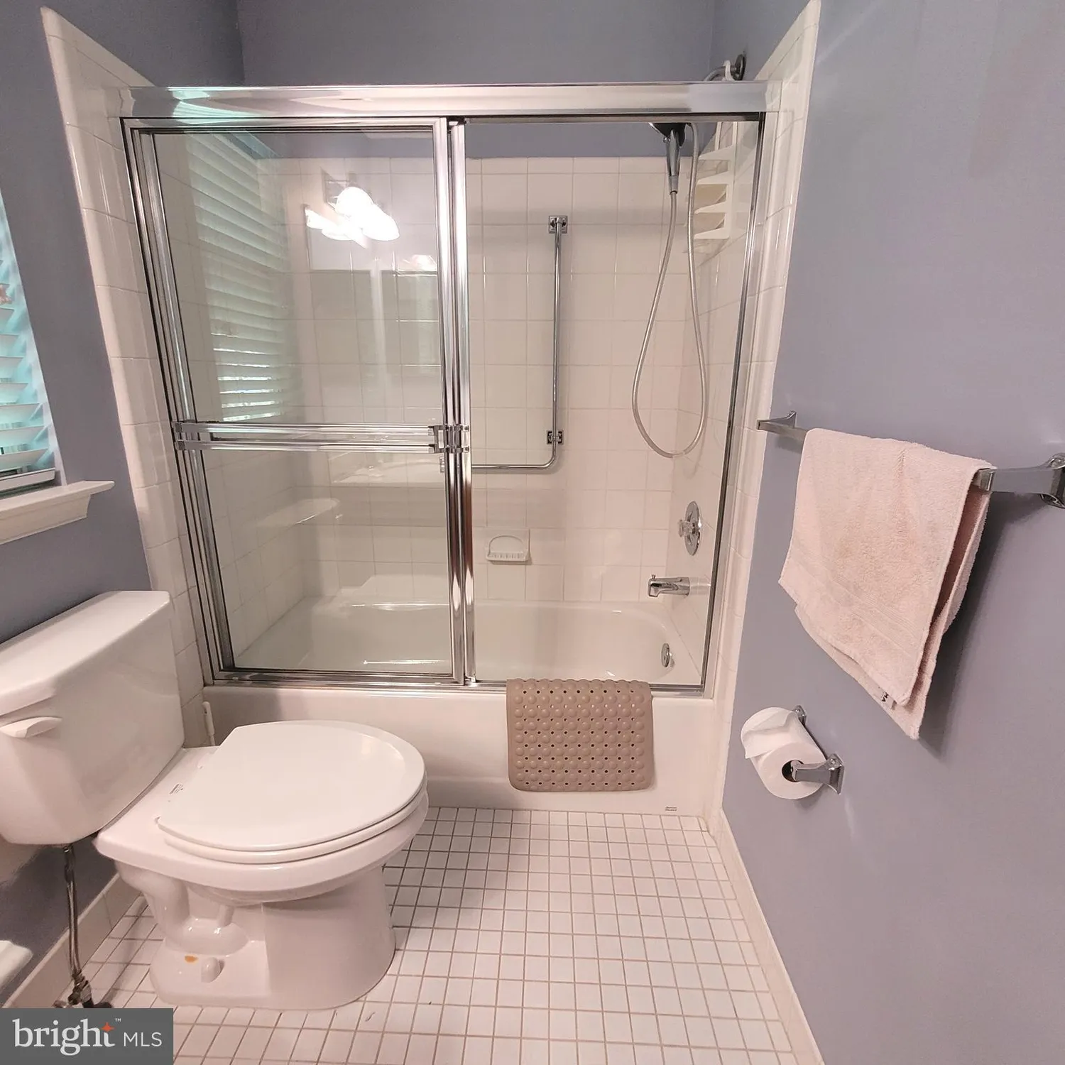 Property Slideshow image 11 of 36 | 875 westminster dr, Southampton, NJ, 08088