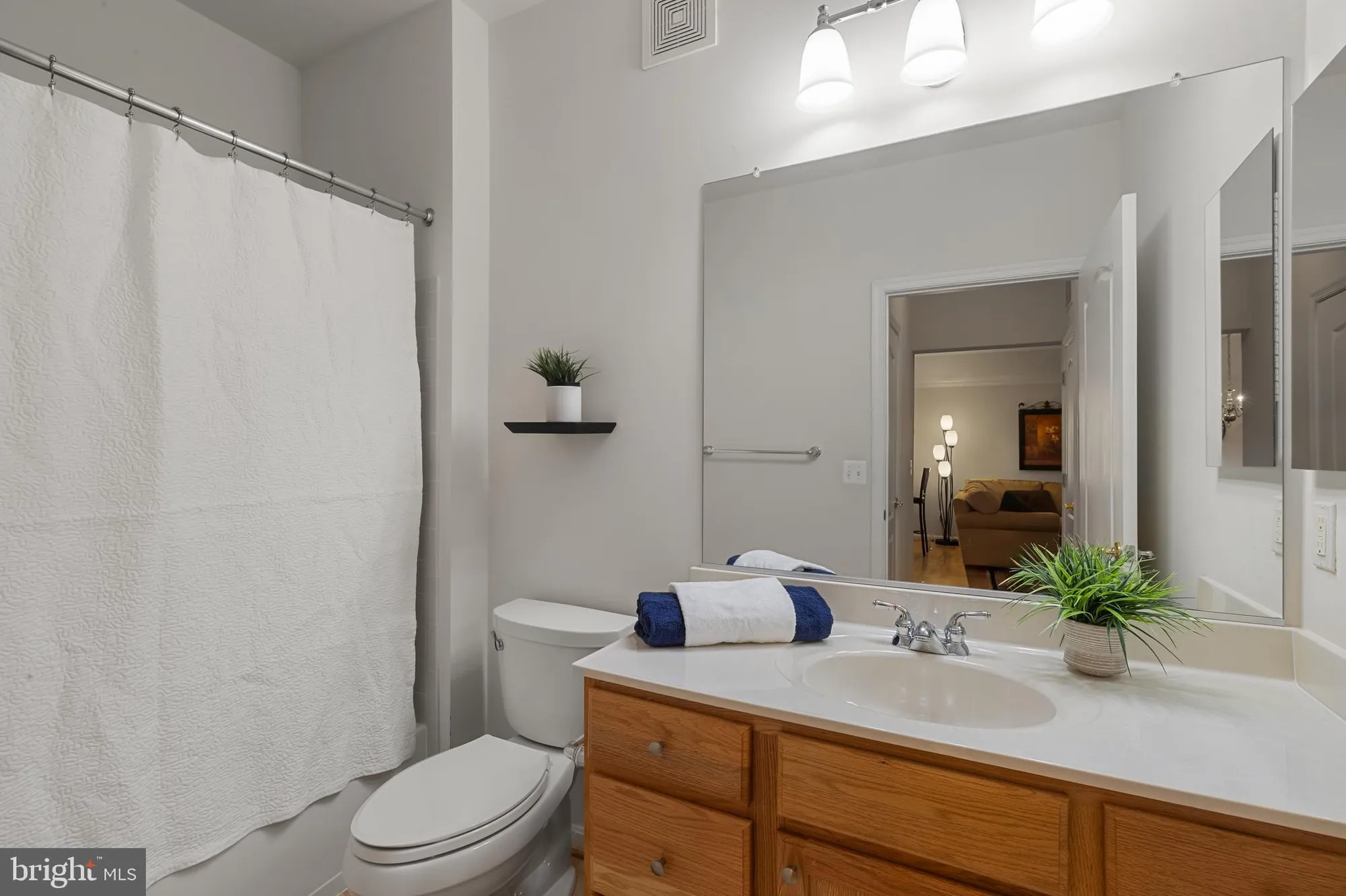 Property Slideshow image 10 of 32 | 6155 shadywood rd 204, Elkridge, MD, 21075