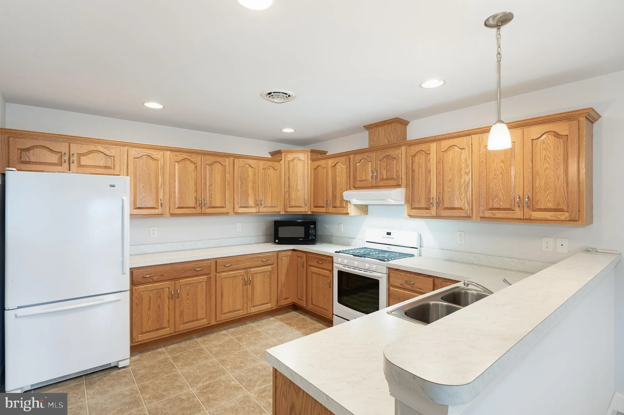 Property Slideshow image 13 of 39 | 1007 great hall dr, Lebanon, PA, 17042