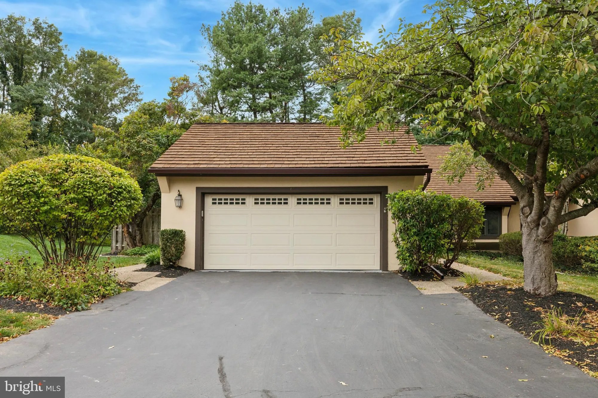 Property Slideshow image 2 of 24 | 6 steeplechase ln, Blue Bell, PA, 19422