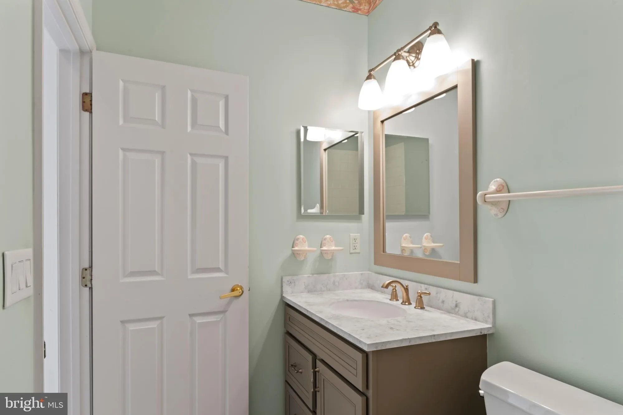 Property Slideshow image 40 of 67 | 13879 crabtree way, Gainesville, VA, 20155