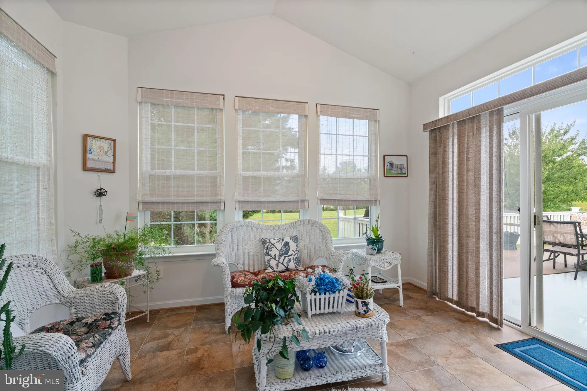 Property Slideshow image 5 of 44 | 3758 blowing leaf pl, Dumfries, VA, 22025
