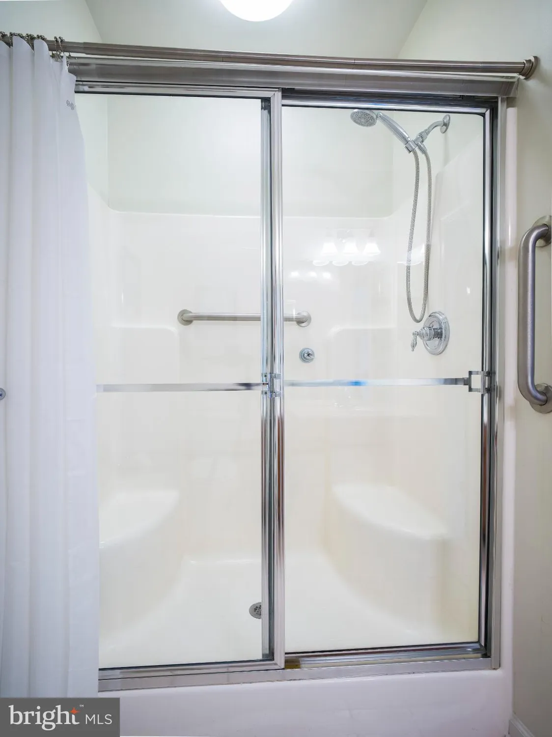 Property Slideshow image 19 of 28 | 411 creekside dr, Brookhaven, PA, 19015