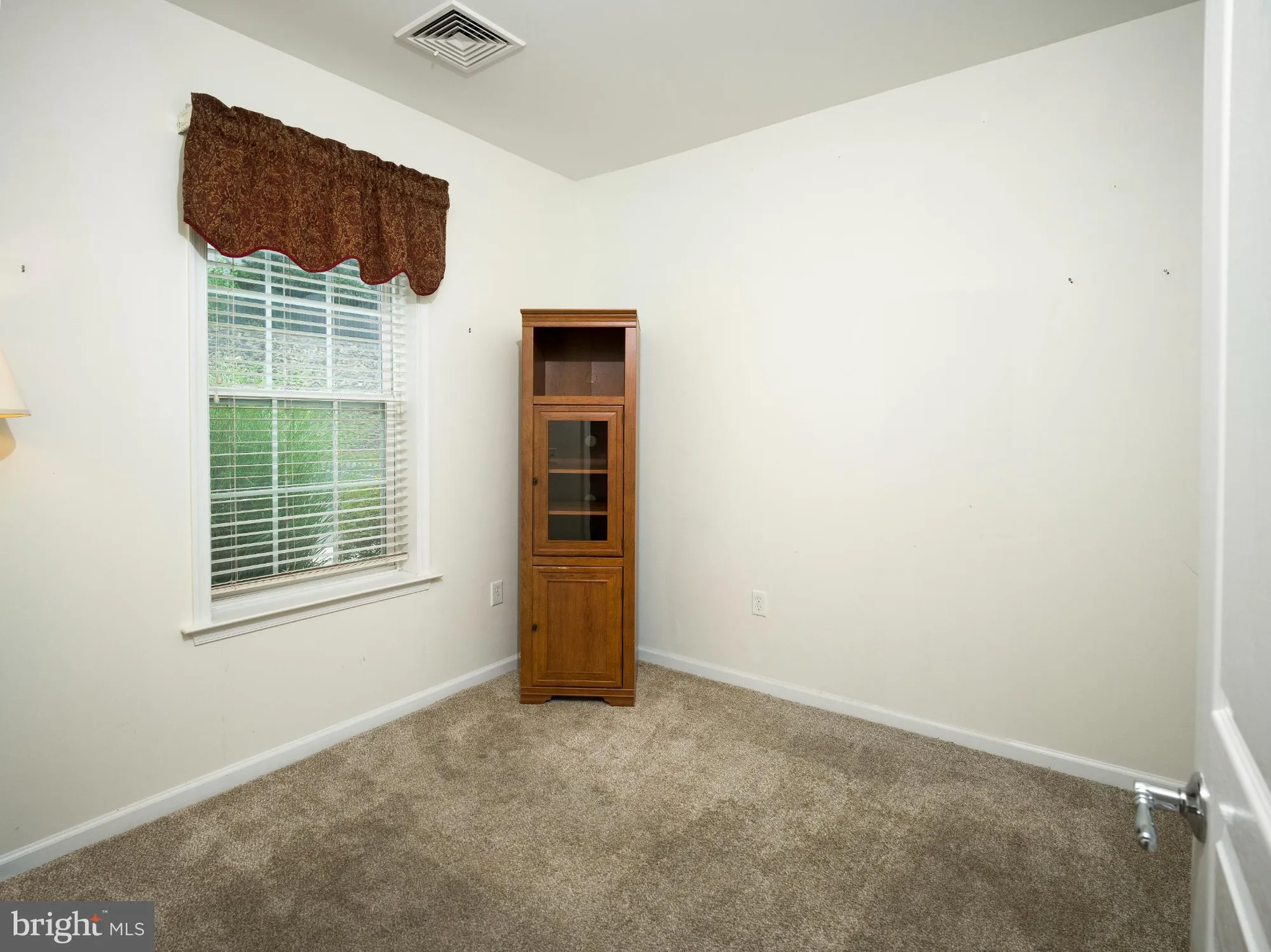 Property Slideshow image 23 of 28 | 411 creekside dr, Brookhaven, PA, 19015