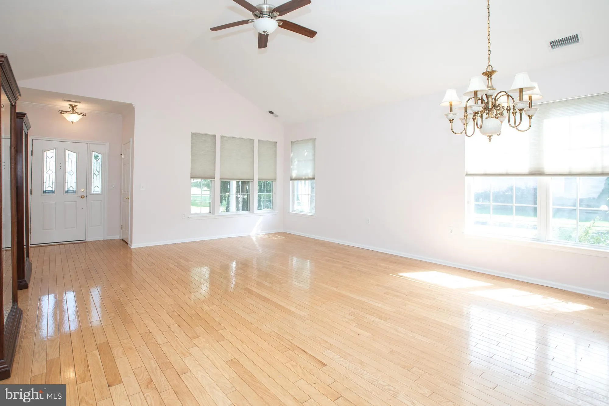 Property Slideshow image 5 of 28 | 97 hummingbird dr, Hamilton, NJ, 08690