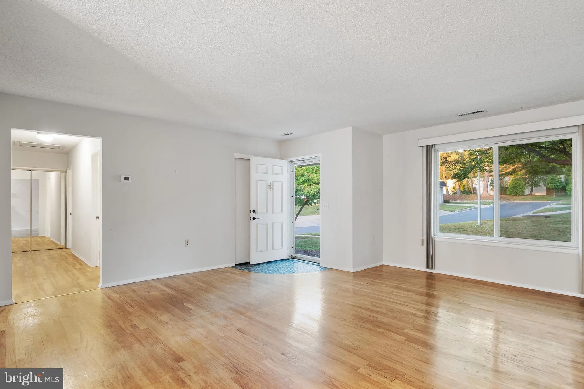 Property Slideshow image 5 of 24 | 2 finsbury park ct # 47-a, Silver Spring, MD, 20906