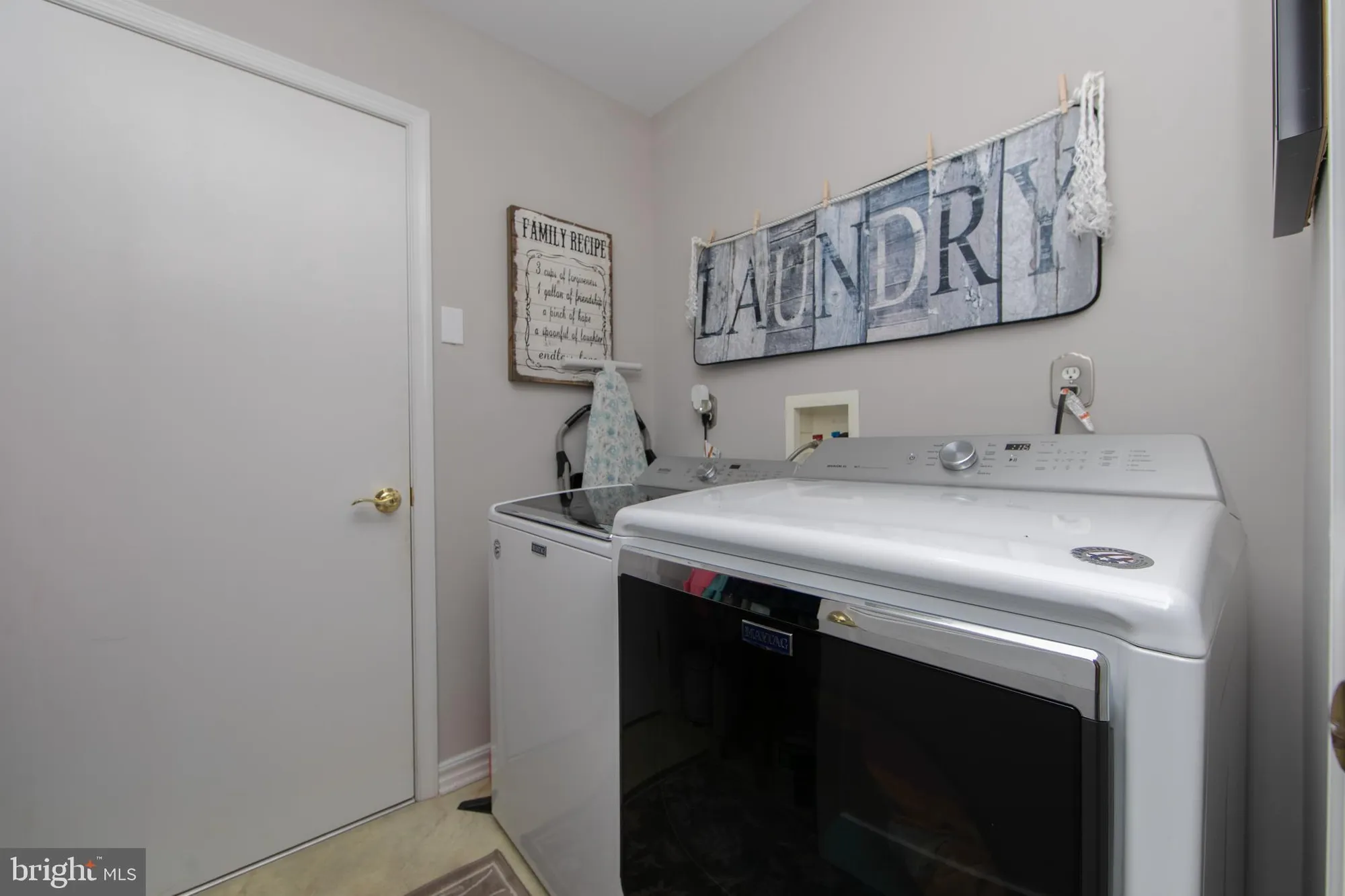 Property Slideshow image 6 of 34 | 516 saint martin ct, Williamstown, NJ, 08094