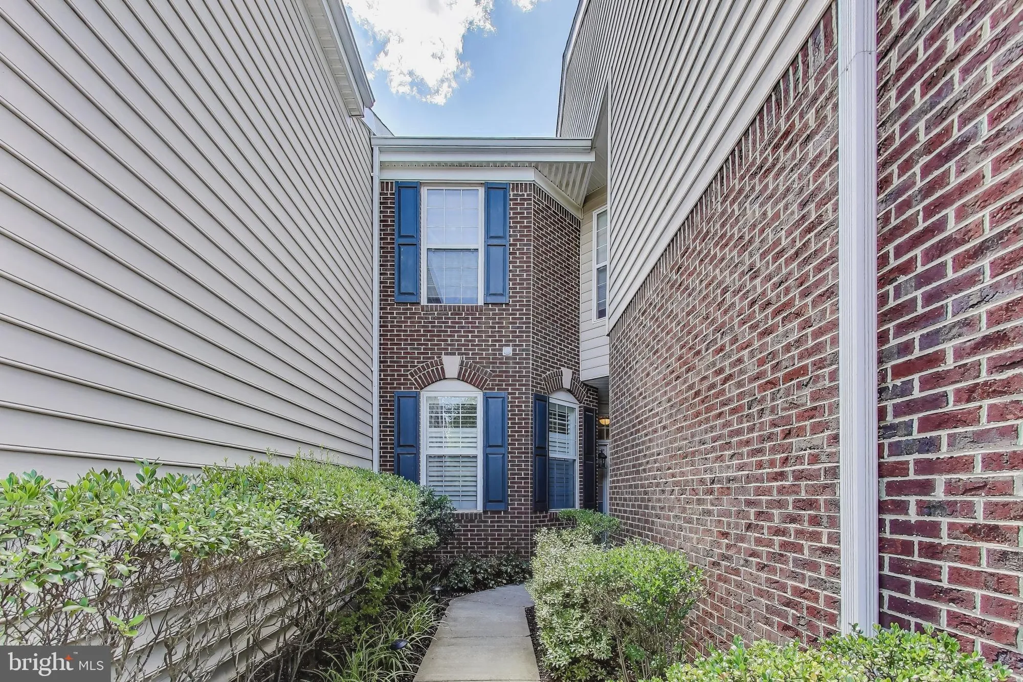 Property Slideshow image 5 of 57 | 7107 piney woods pl, Laurel, MD, 20707