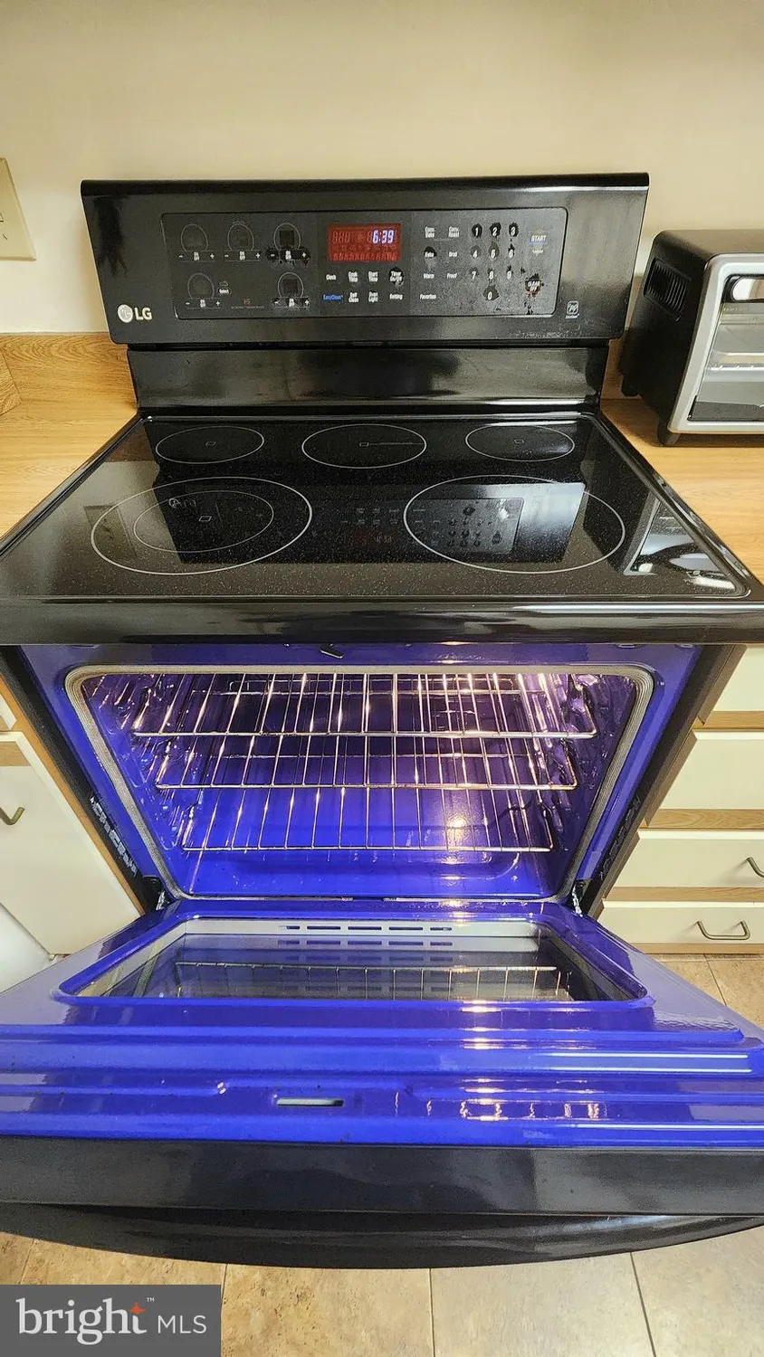 Property Slideshow image 16 of 37 | 15101 interlachen dr 1-315, Silver Spring, MD, 20906