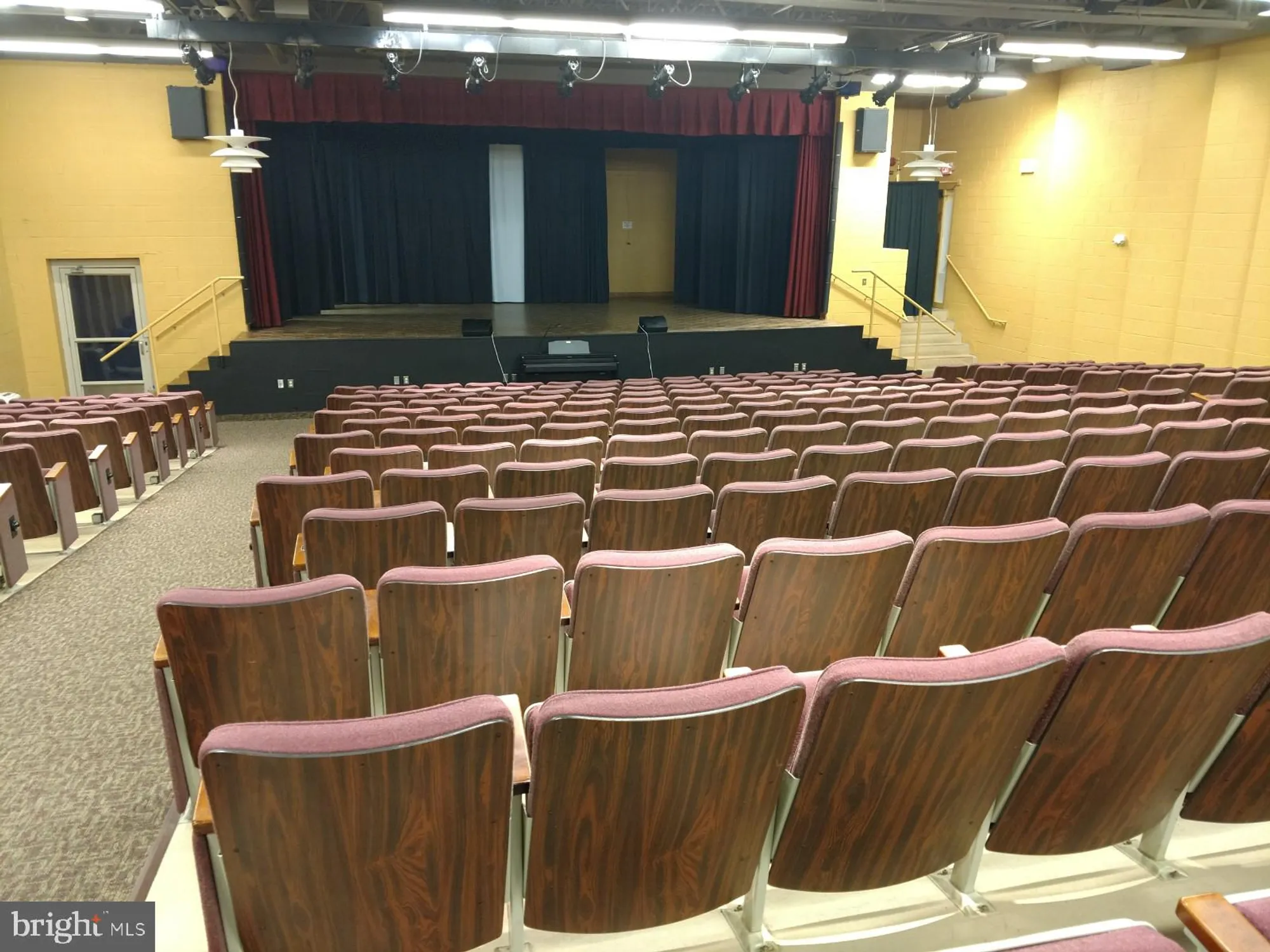 Property Slideshow image 31 of 37 | 15101 interlachen dr 1-315, Silver Spring, MD, 20906