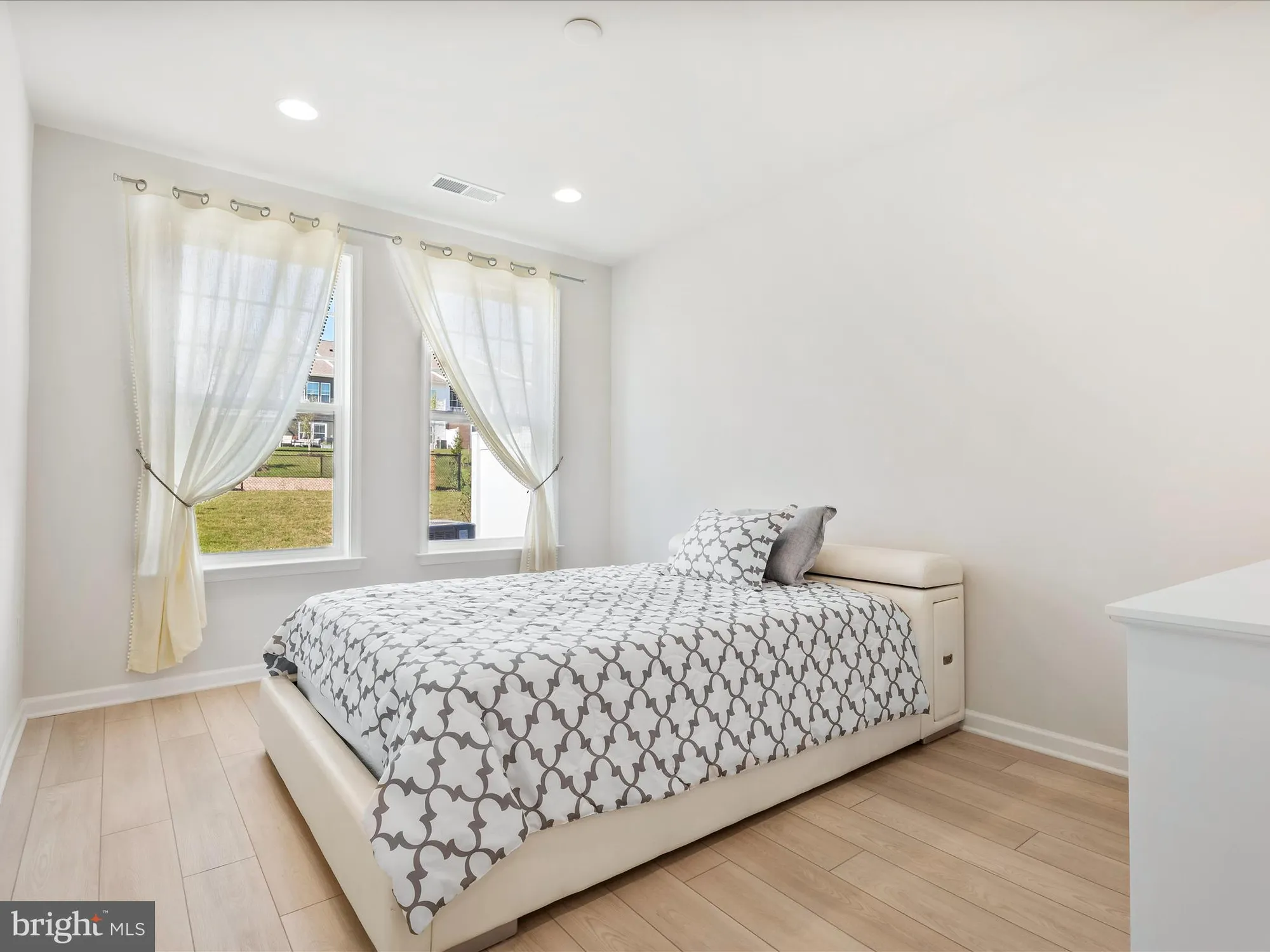 Property Slideshow image 14 of 45 | 13444 petrel st, Clarksburg, MD, 20871