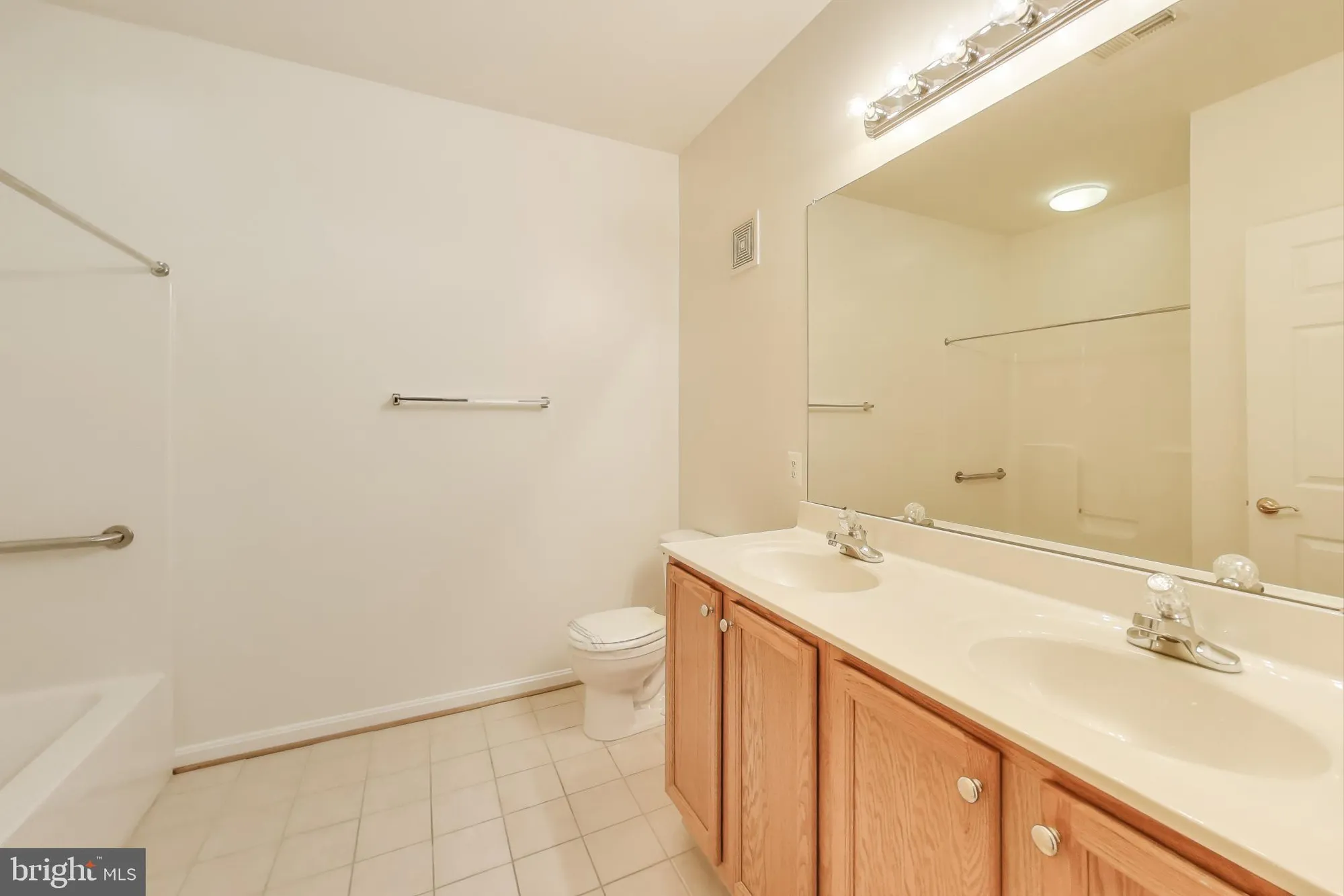 Property Slideshow image 23 of 41 | 13801 belle chasse blvd 212, Laurel, MD, 20707