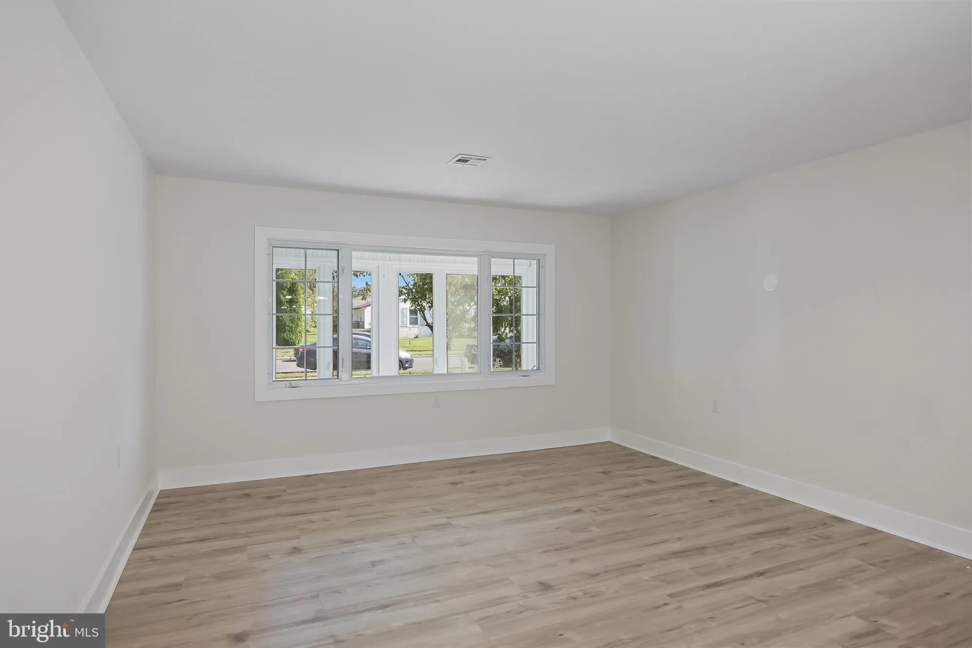 Property Slideshow image 3 of 20 | 55 sheffield pl, Southampton, NJ, 08088