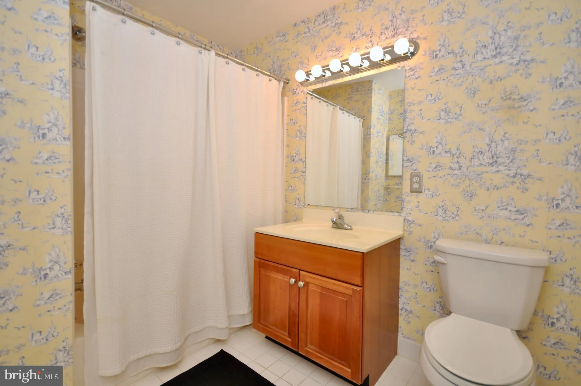 Property Slideshow image 32 of 39 | 42 w college ave apt 324, Yardley, PA, 19067