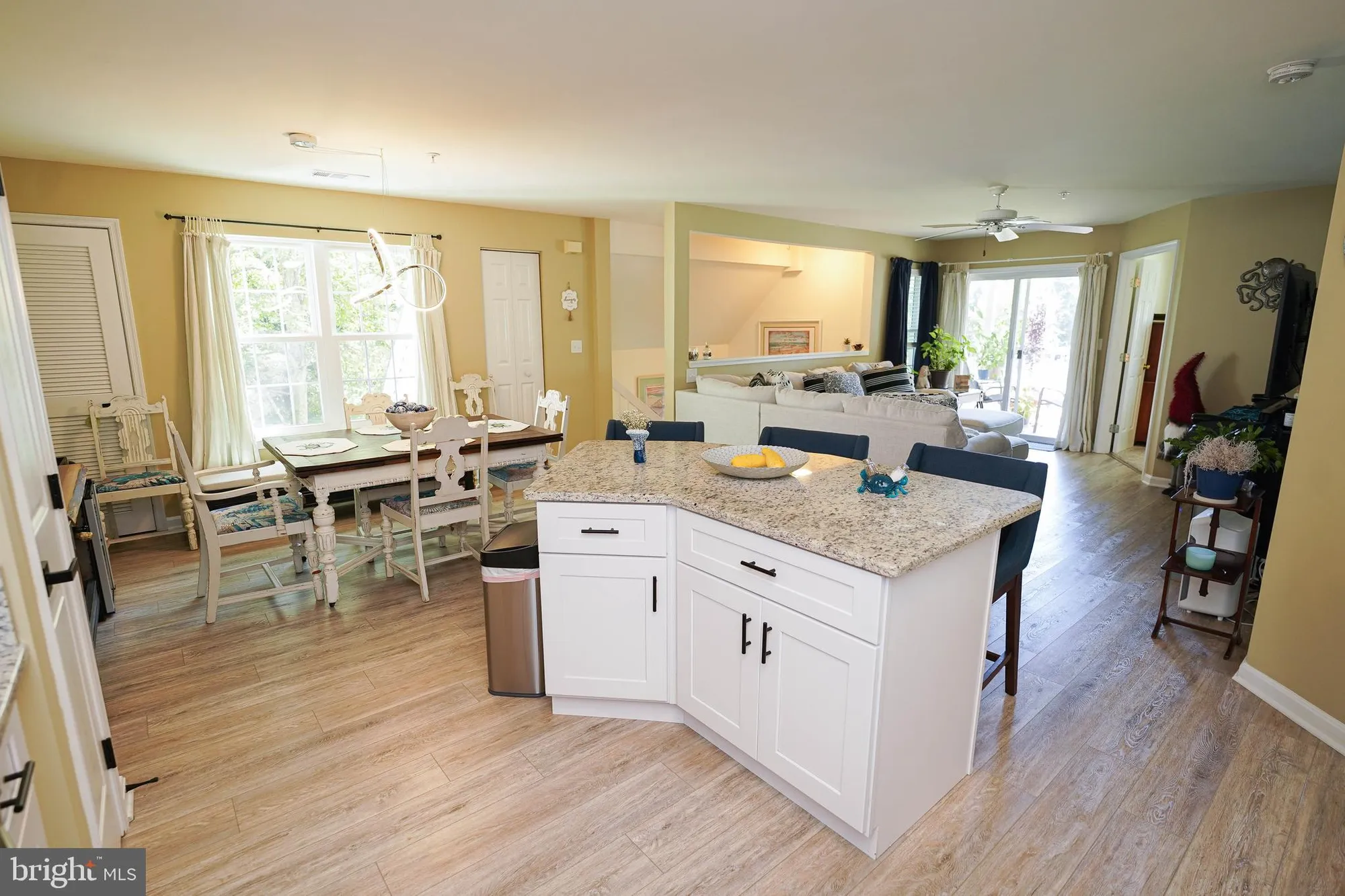 Property Slideshow image 14 of 47 | 11421 manklin creek rd unit 4, Berlin, MD, 21811