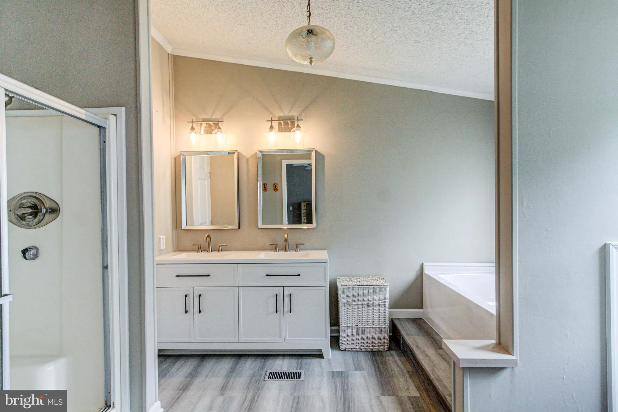 Property Slideshow image 25 of 38 | 147 raven ct, New Hope, PA, 18938