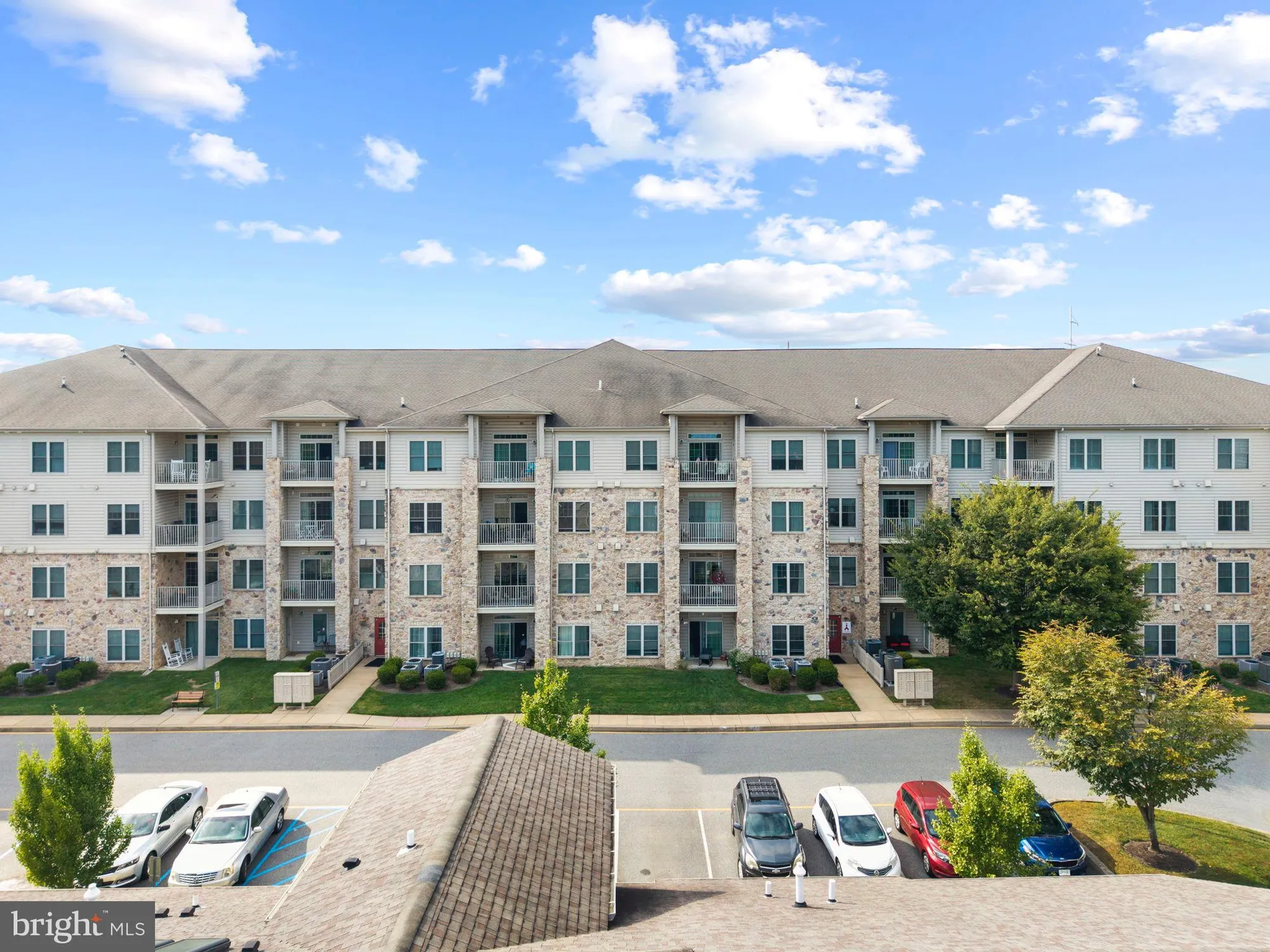 Property Slideshow image 2 of 39 | 1000 fountainview cir # 1113, Newark, DE, 19713