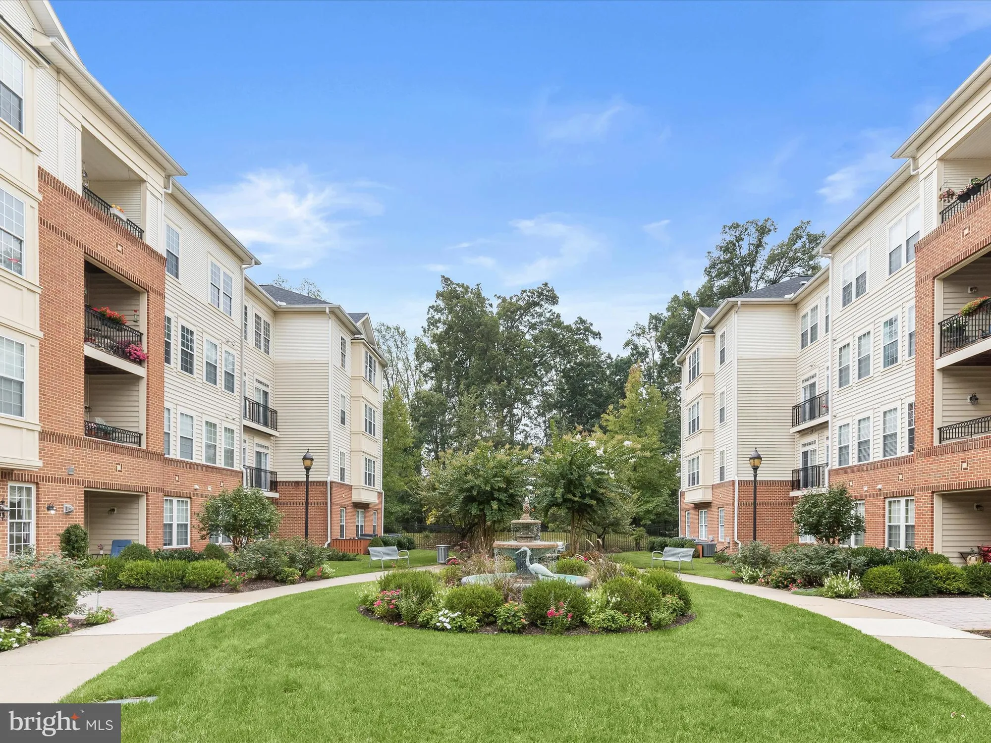 Property Slideshow image 6 of 40 | 2530 kensington gdns unit 406, Ellicott City, MD, 21043