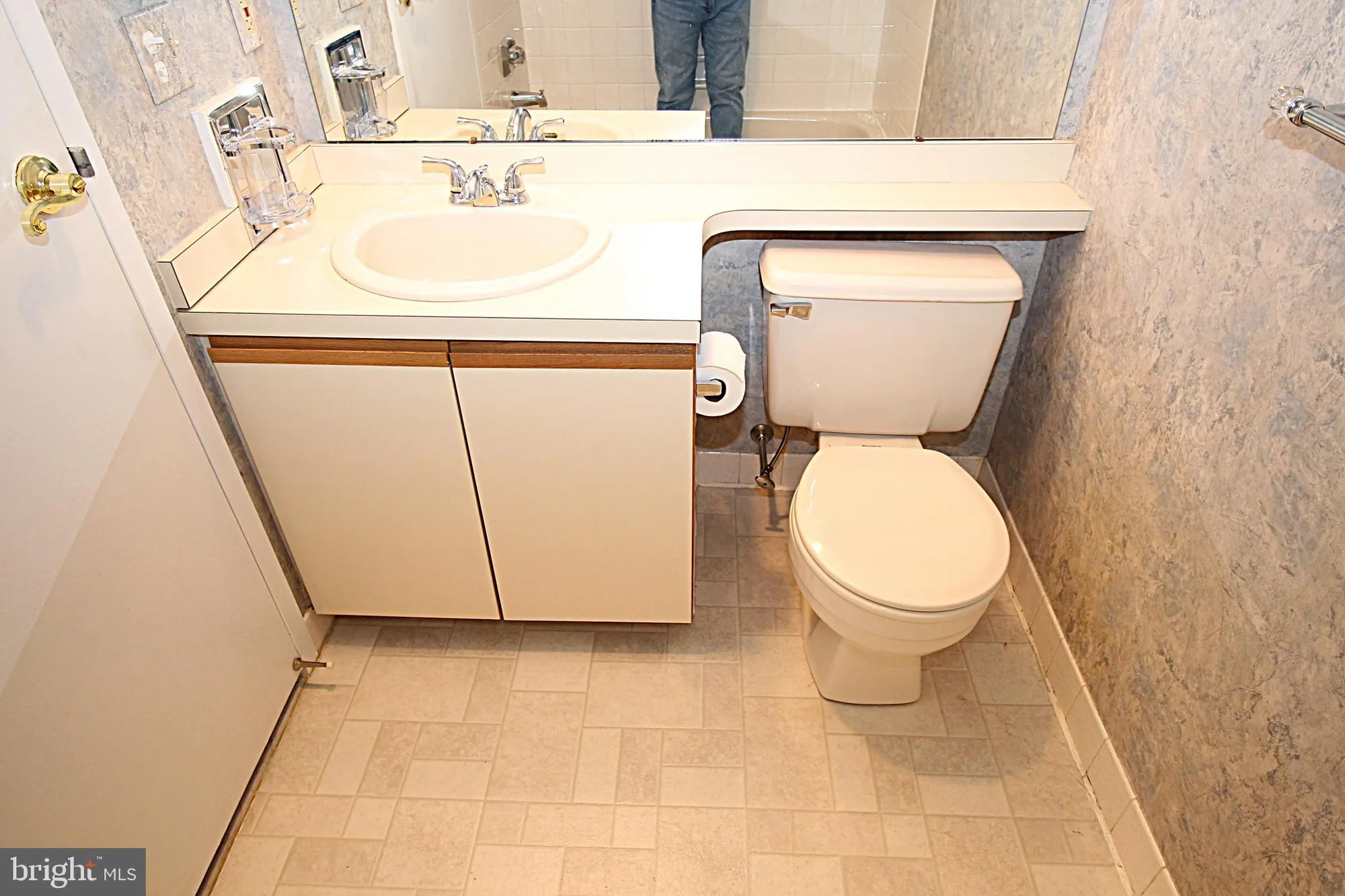 Property Slideshow image 16 of 38 | 62004 delaire landing rd 4, Philadelphia, PA, 19114