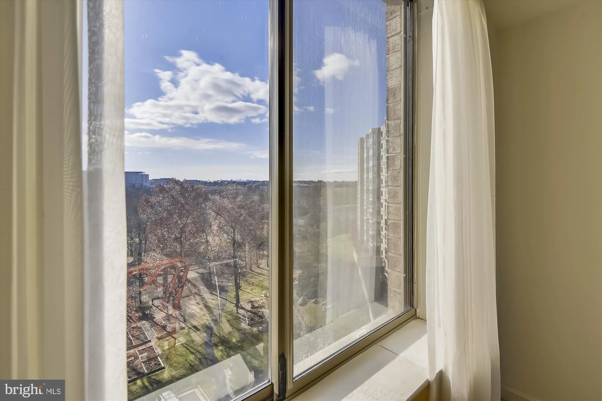 Property Slideshow image 19 of 42 | 19385 cypress ridge ter unit 920, Leesburg, VA, 20176